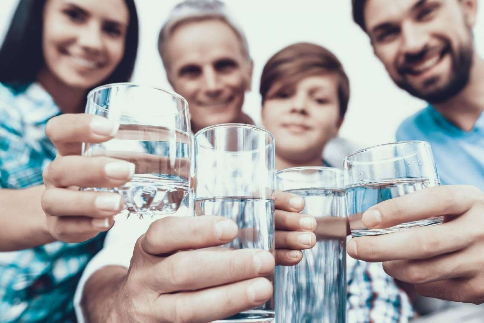 ¿Por qué es importante beber agua de calidad en la vida diaria?