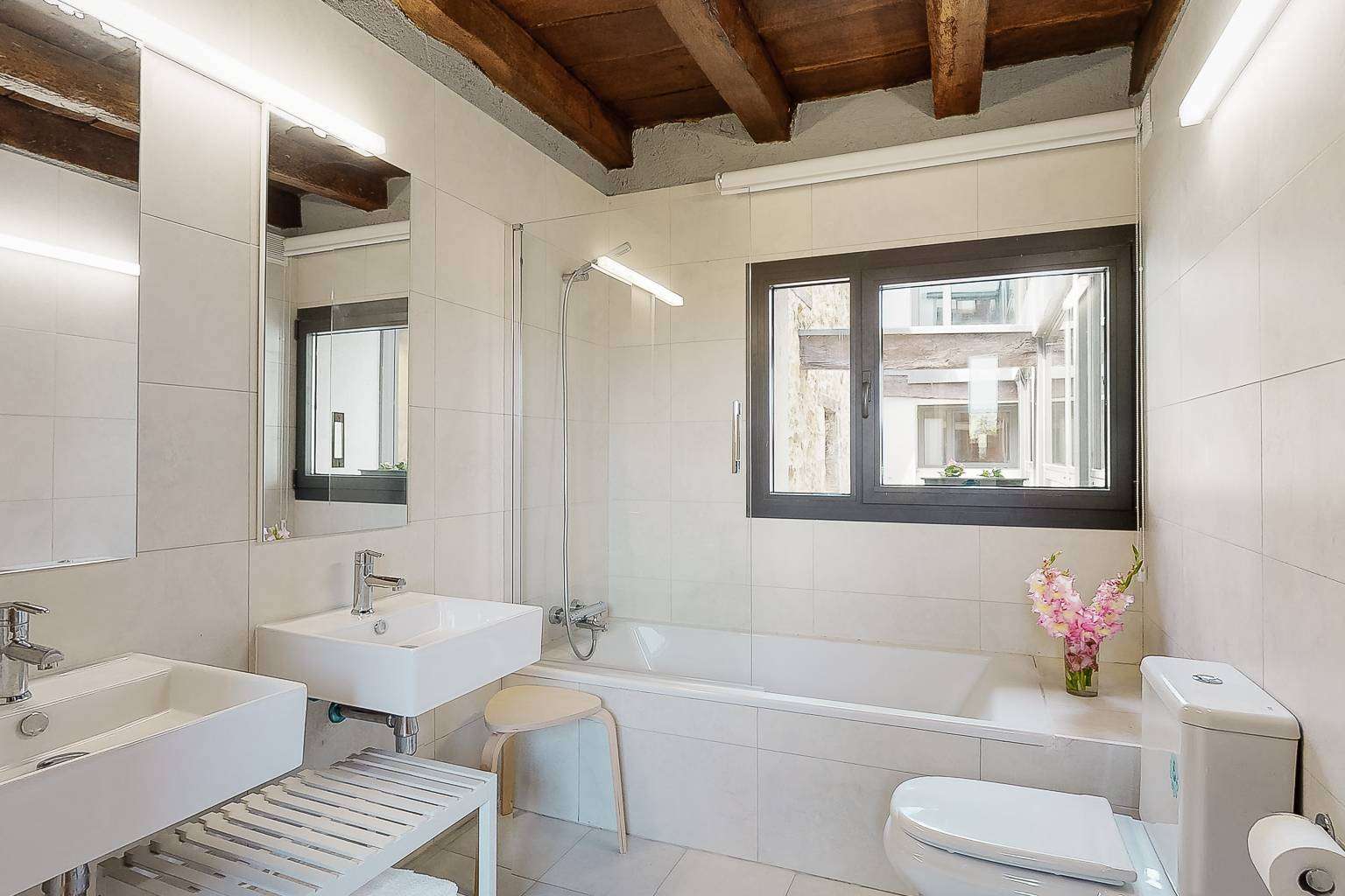 Disfrutar de unas vacaciones es posible en la casa rural contemporánea Ixurkonea
