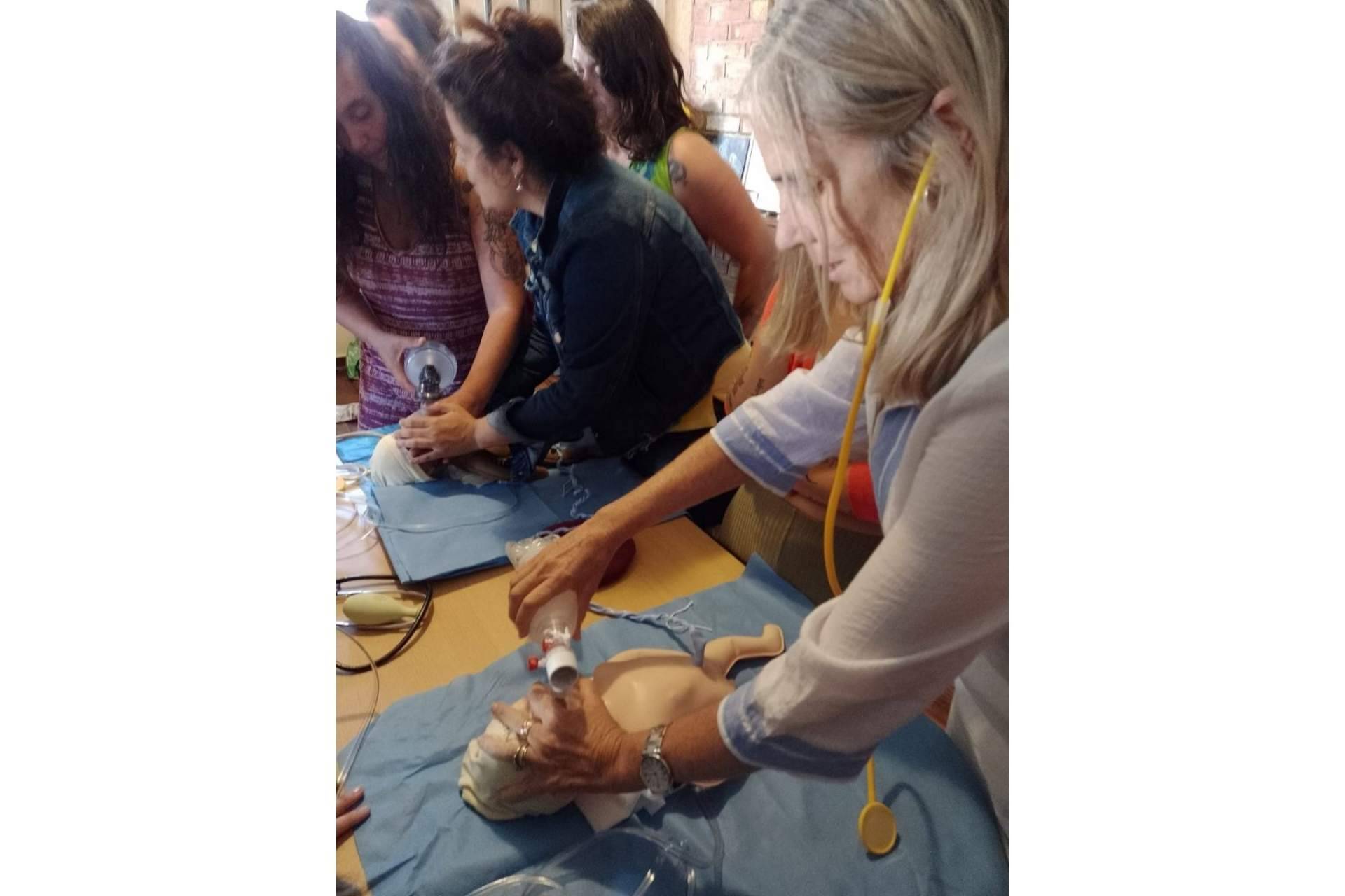 Formación de alta calidad y un sistema de enseñanza para personas de todo el mundo hacen única en su tipo a la escuela de parteras Mayéutica