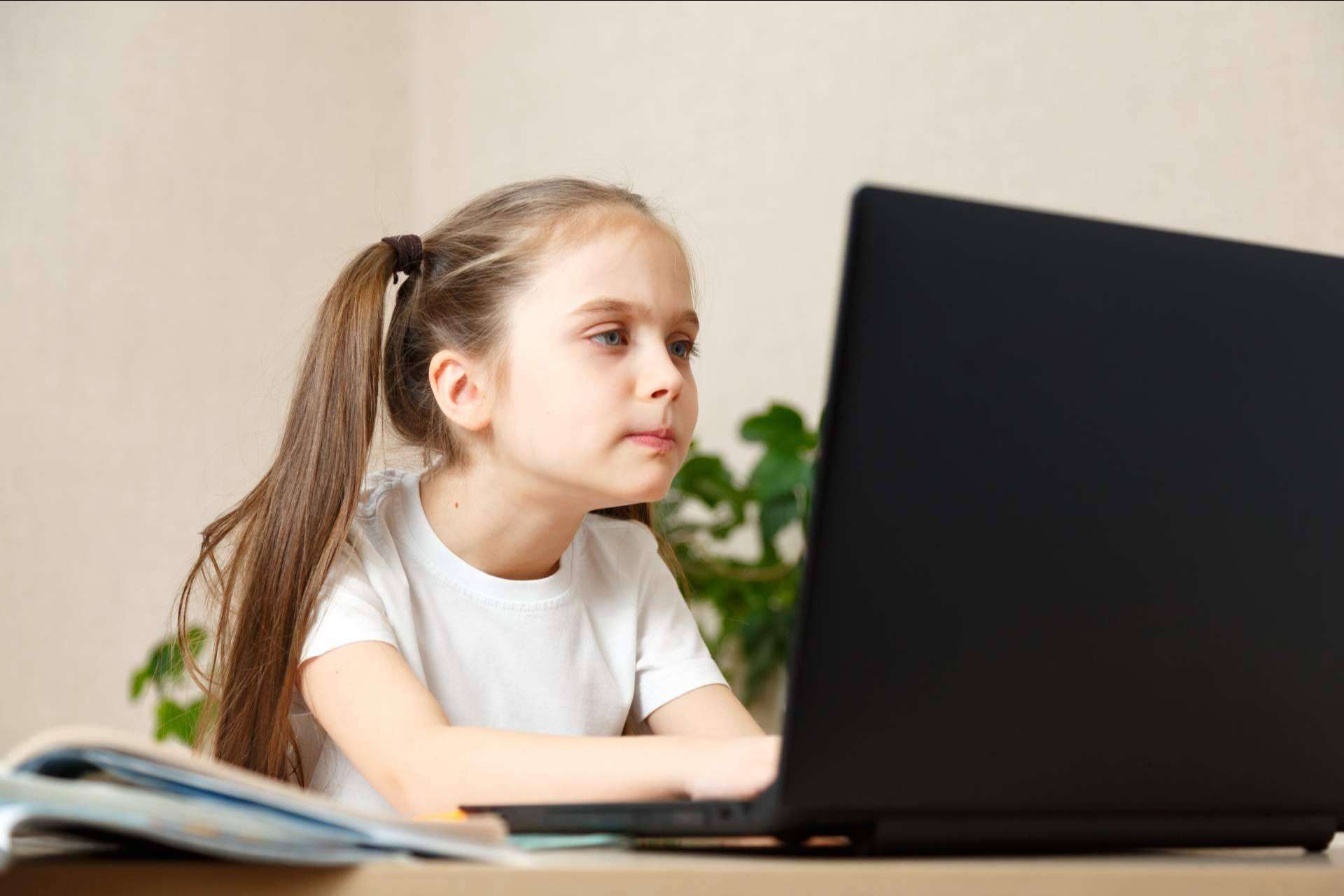 La educación tradicional para niños puede complementarse con la programación