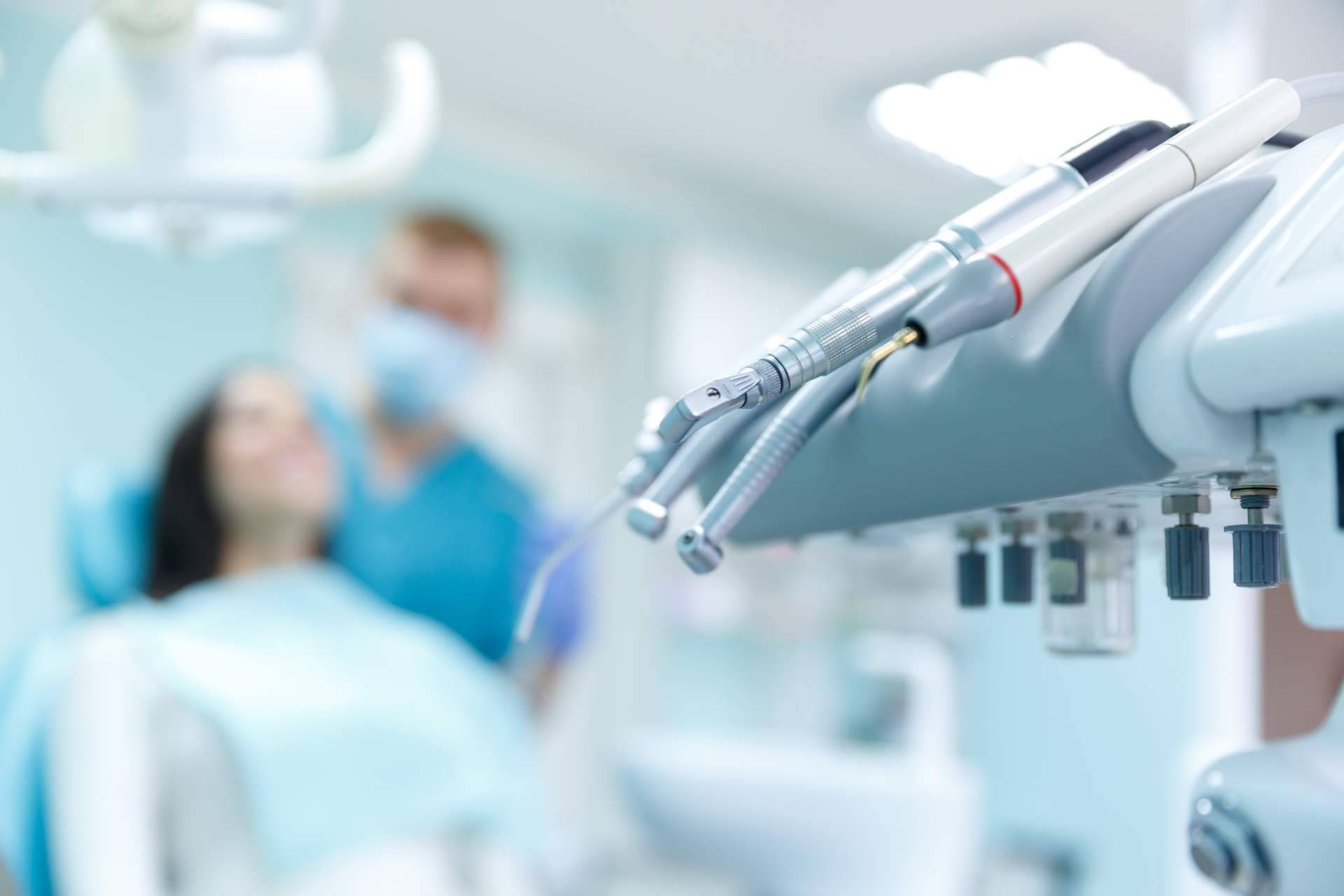 La Clínica Dental Alberto Rodríguez recalca la importancia de ir al dentista y de mantener una buena salud bucal