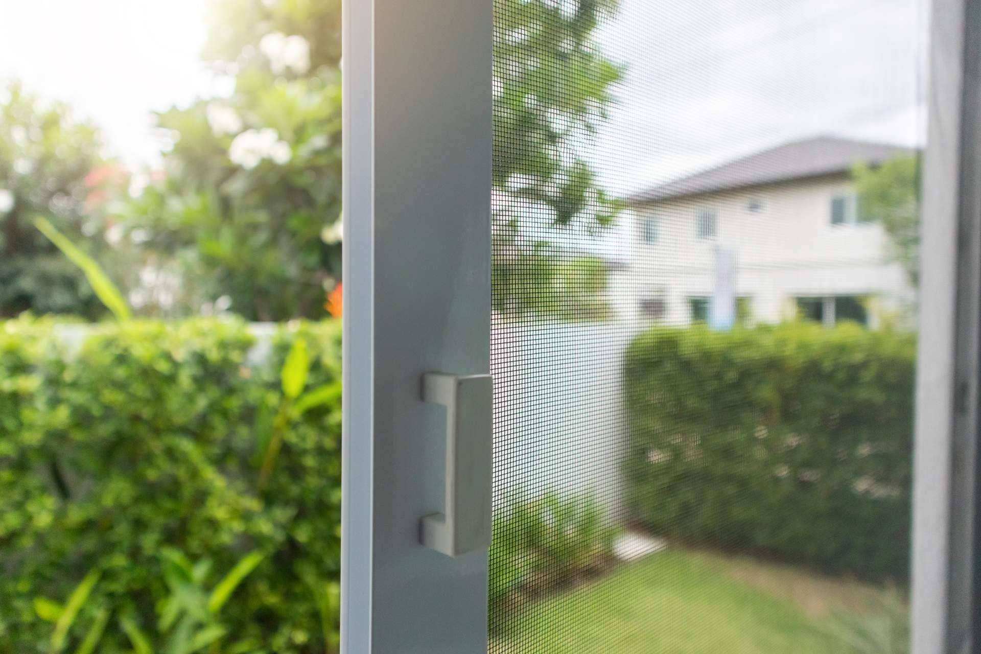 Mosquiteras Baratas ofrece mosquiteras correderas para ventanas y puertas correderas a medida