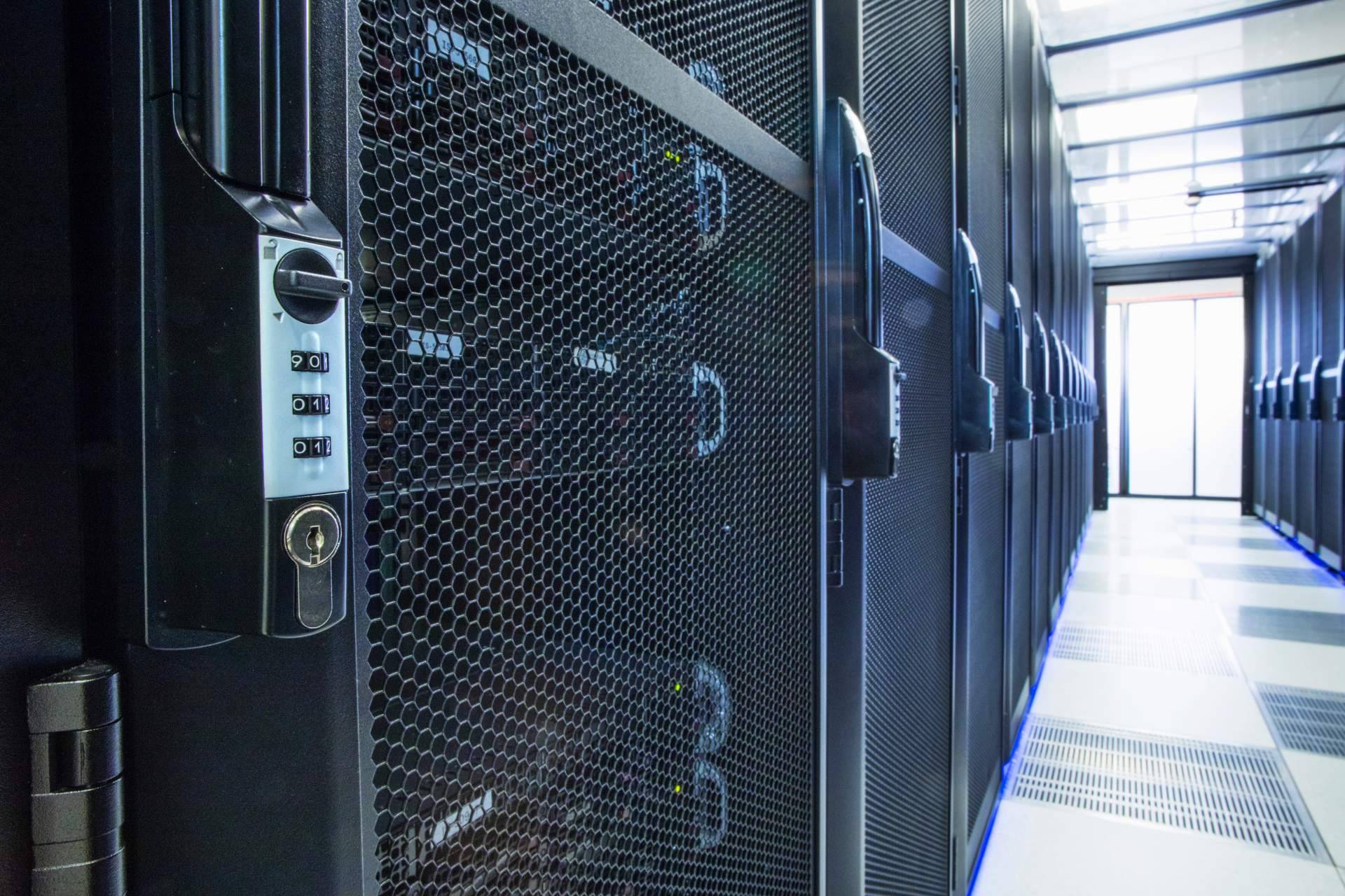 Servidores virtuales para trabajar en remoto y adecuados a grandes sitios web de la mano de ERA Hosting