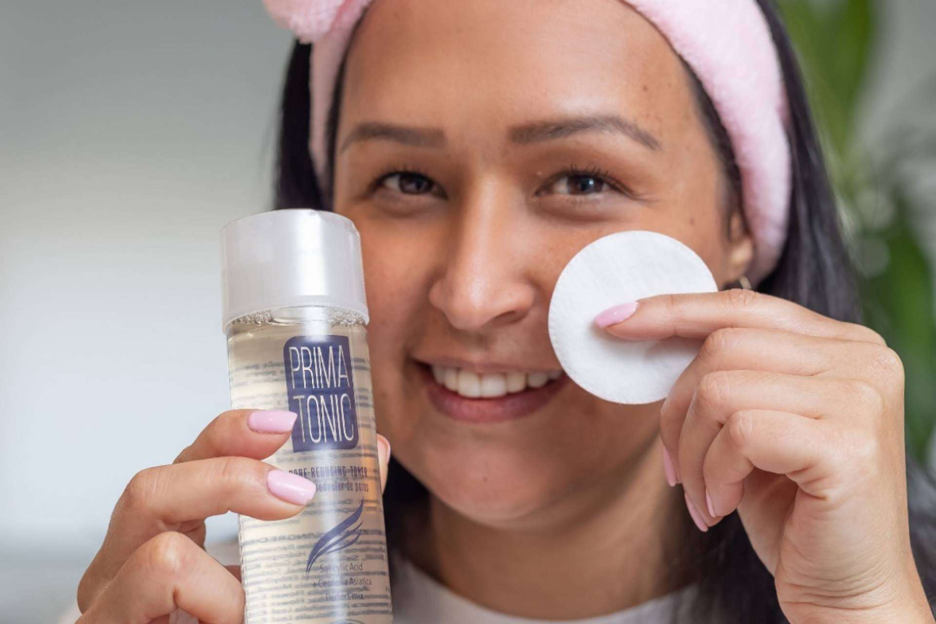 Las ventajas del tónico facial reductor de poros de PrimaSalud que permite eliminar las células muertas
