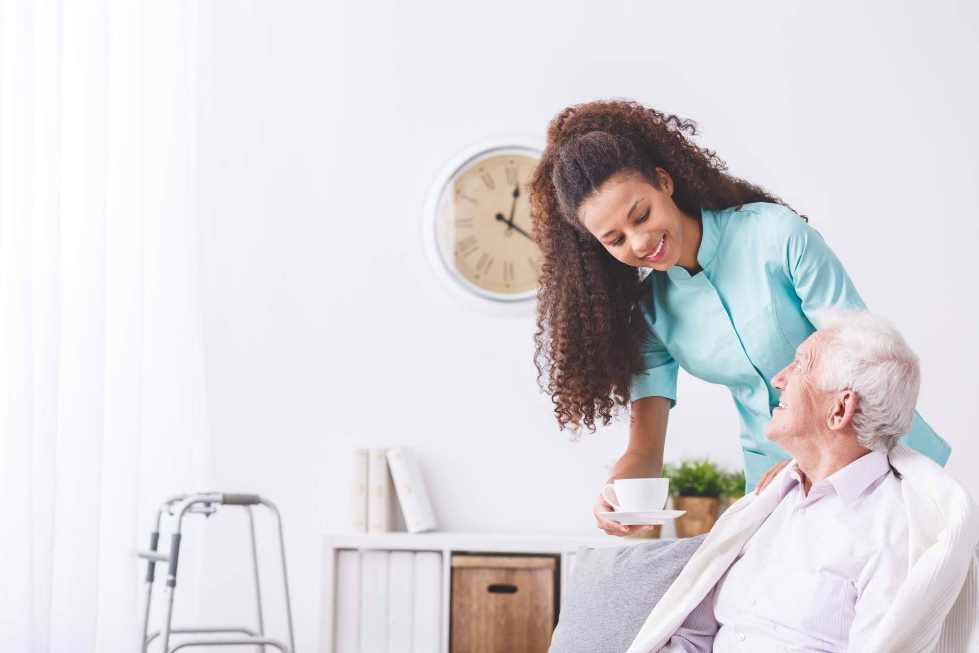 Asistencia domiciliaria de excelencia en el cuidado de adultos mayores de la mano de LineaMed