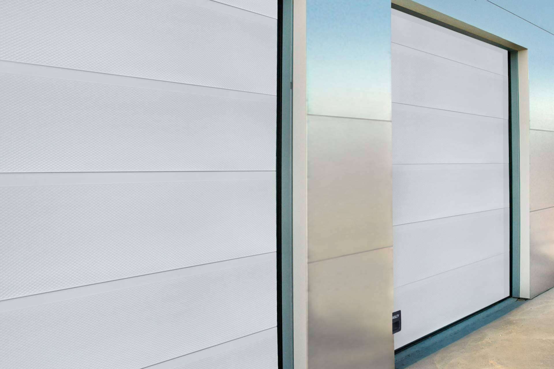 La apuesta por la sostenibilidad de ASSA ABLOY mediante sus soluciones industriales y puertas automáticas