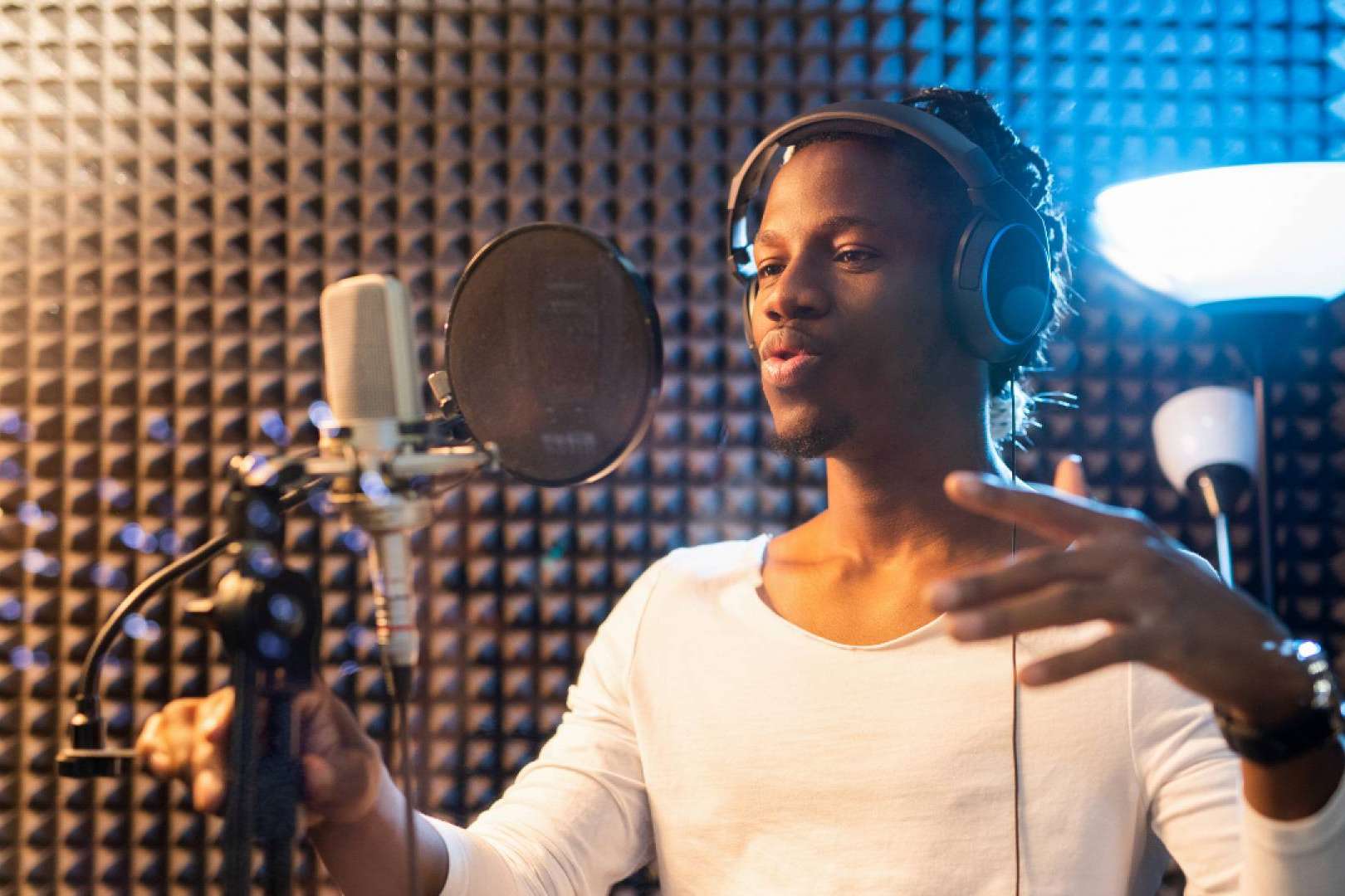 Hot Stuff Producciones Musicales imparte el Taller de Doblaje de Canciones