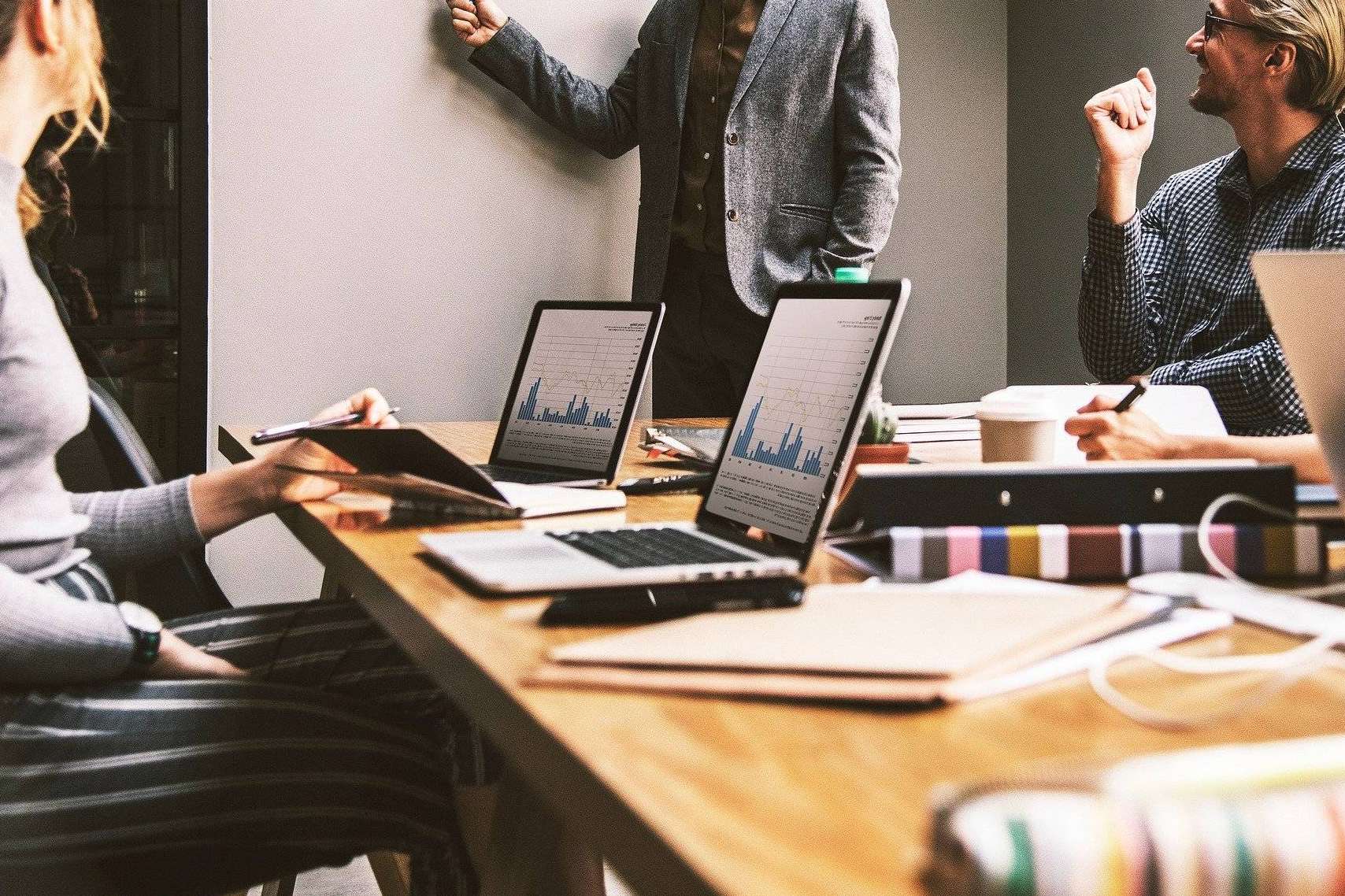 Llegar directamente a las personas que deciden las compras de los productos y servicios es posible con Customertop