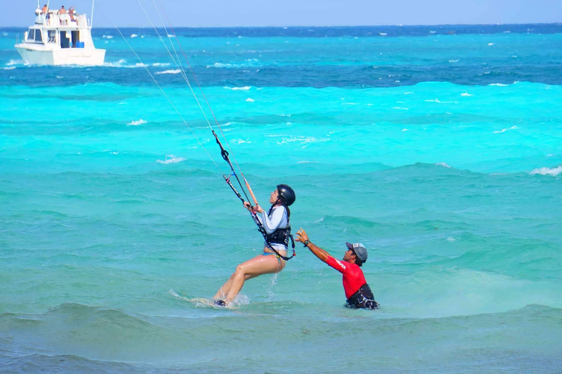 Pura Vida Mallorca recalca que empezar en el kitesurf en Mallorca es fácil a todas las edades