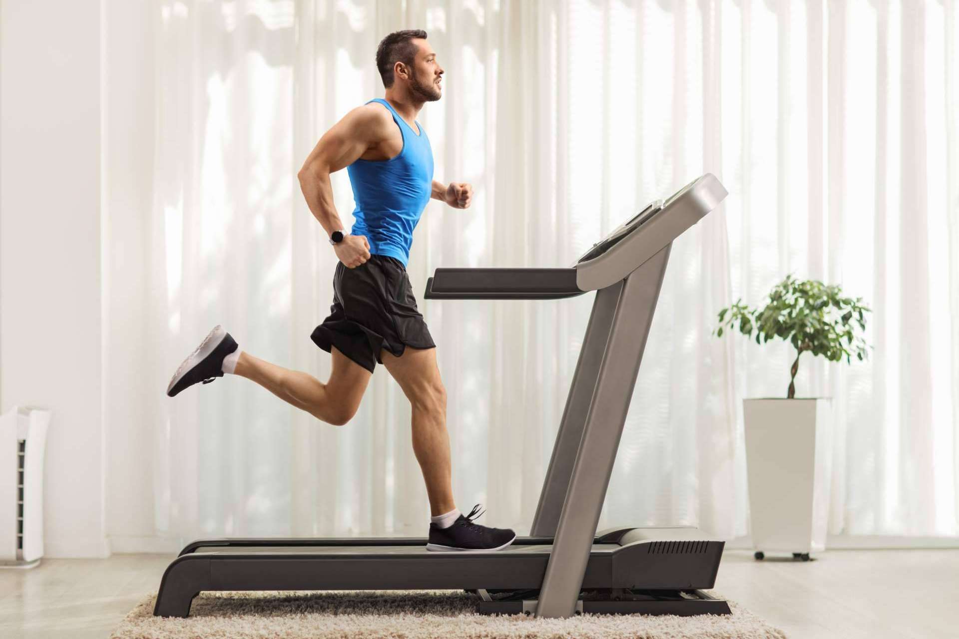 Hacer deporte en casa con el equipamiento deportivo para el hogar de StopWay