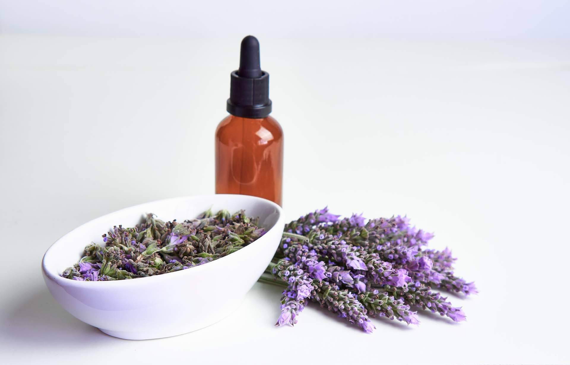 La aromaterapia, sus beneficios y diferentes usos, según Farmacia Laura Garín