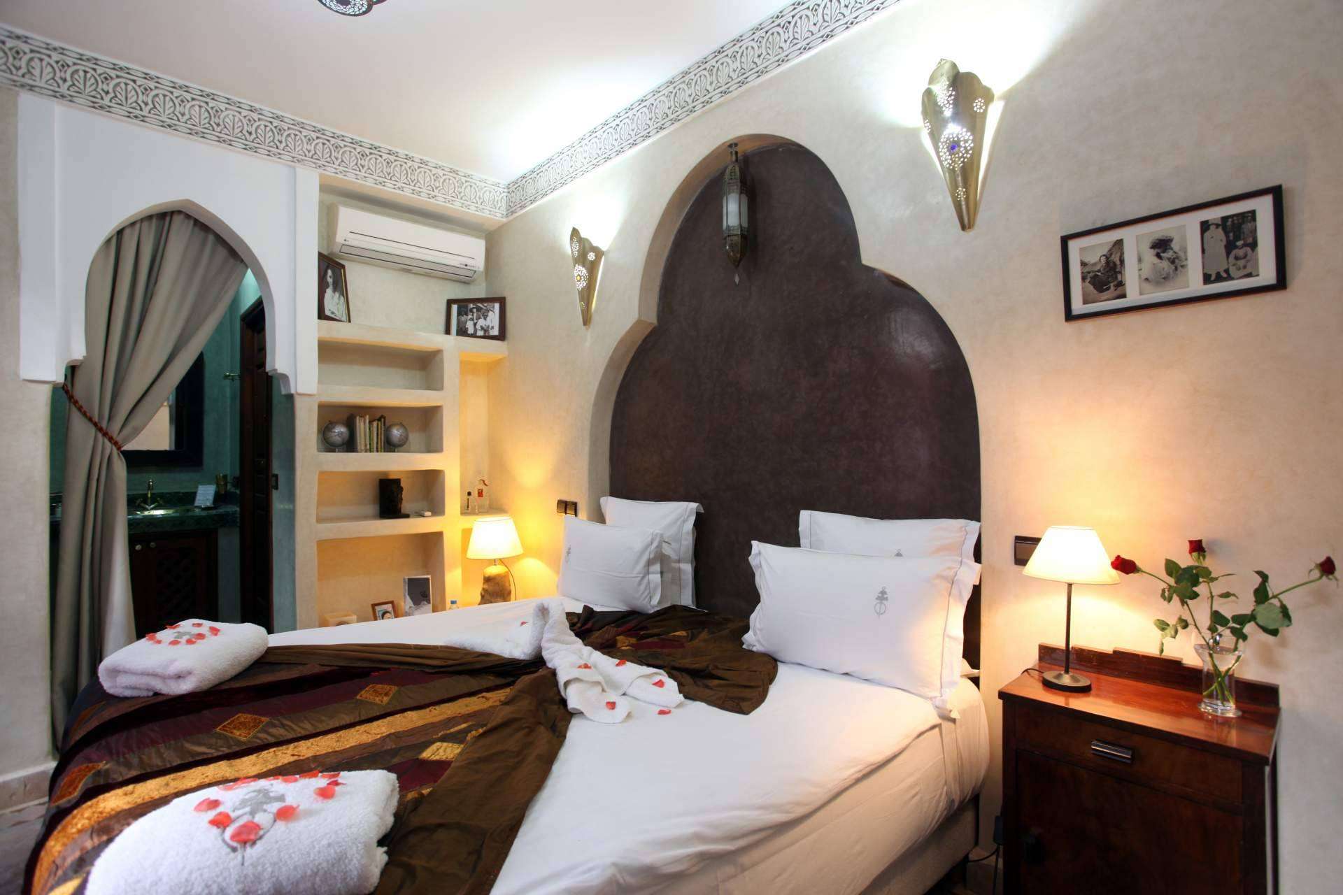 Personajes icónicos de la belle époque dan vida a las habitaciones de un espacio único en Marrakech, el Riad Belle Epoque