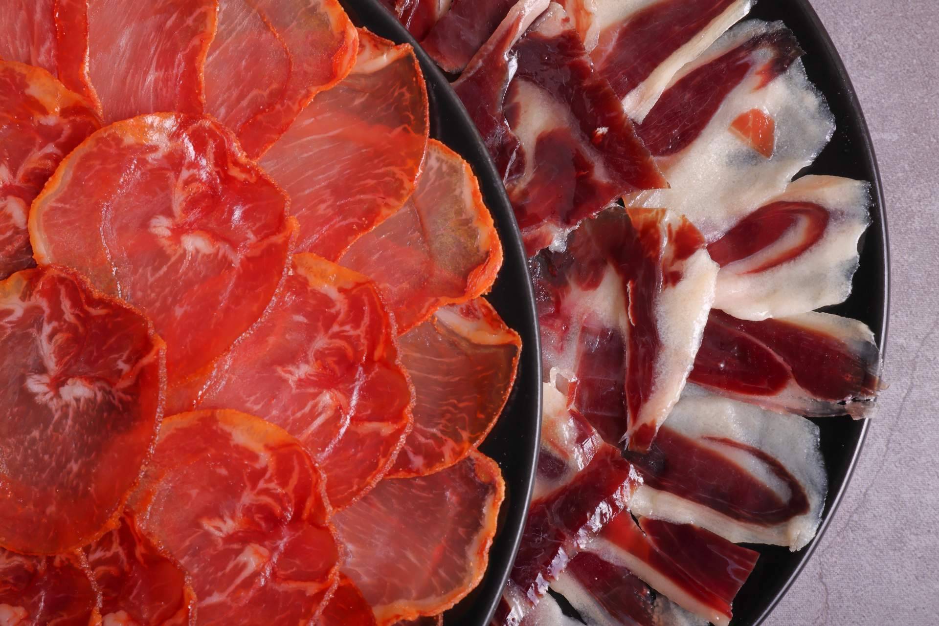 Gran variedad de comida gourmet en la tienda Vinomet