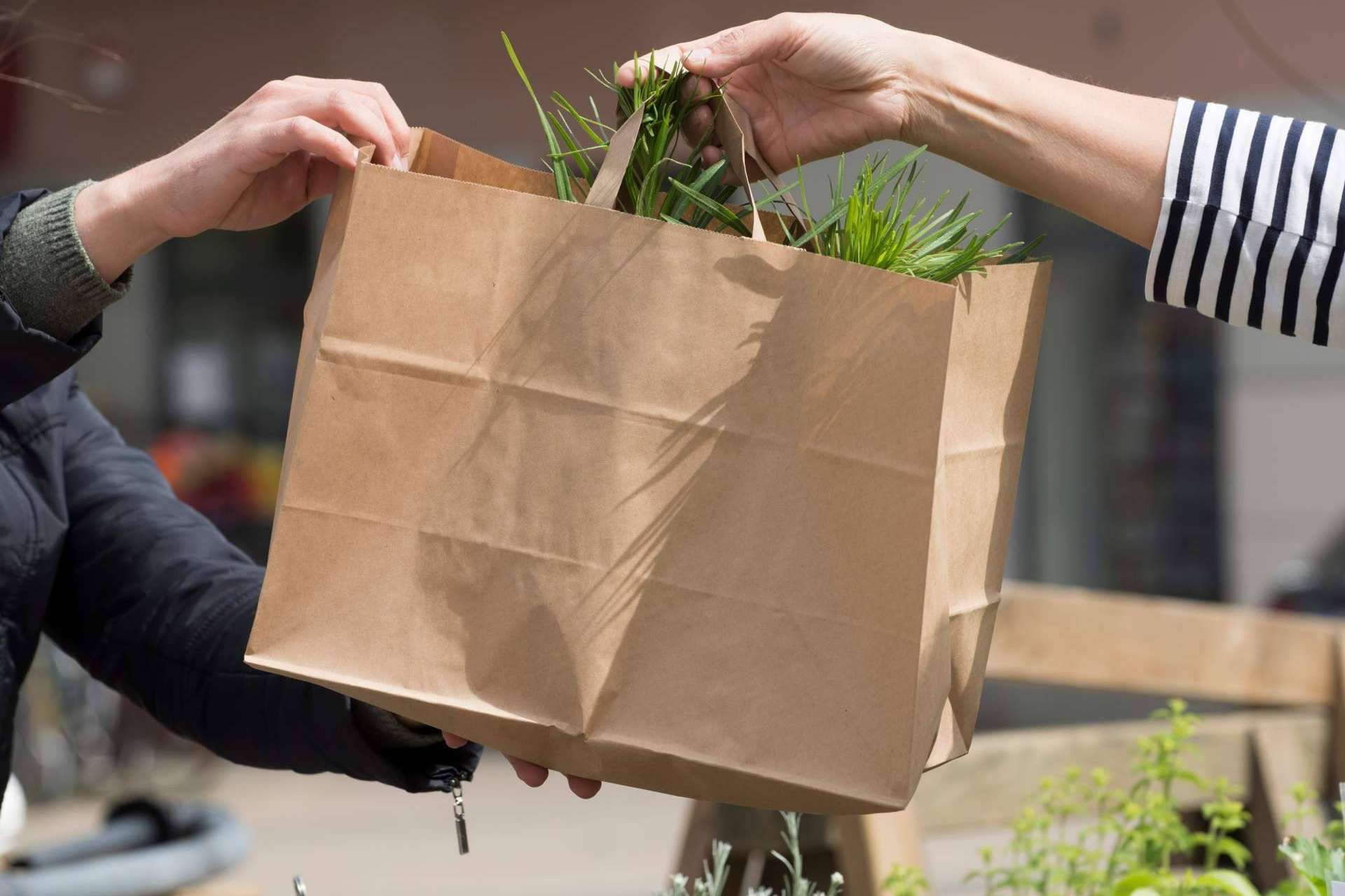 Novogal pone en auge el uso de bolsas de papel en detrimento de las de plástico