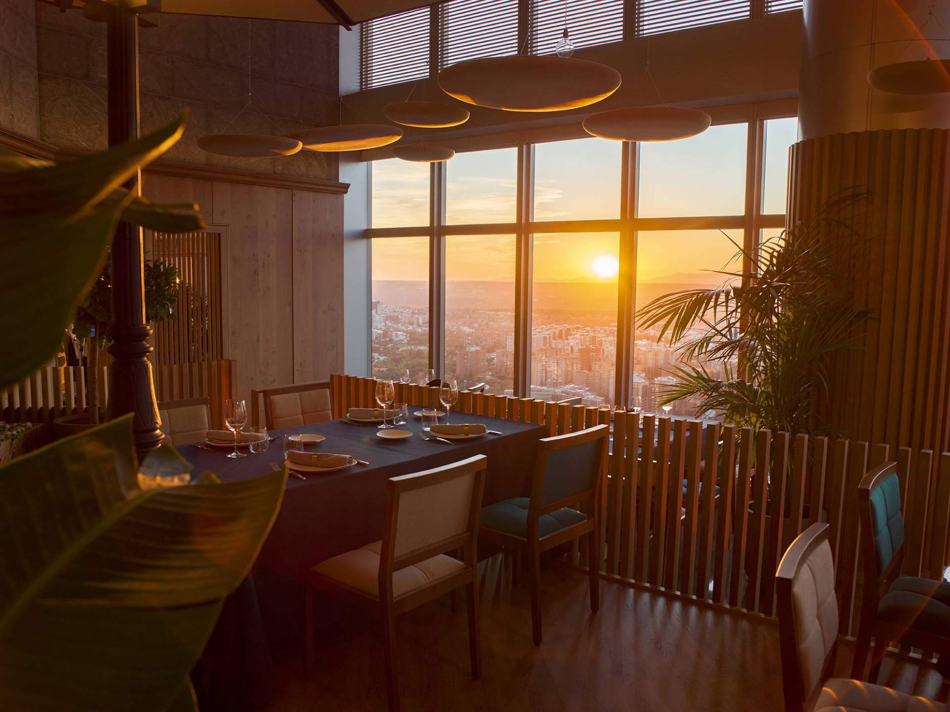 Alta cocina a 160 metros de altura en el restaurante Élkar en Madrid