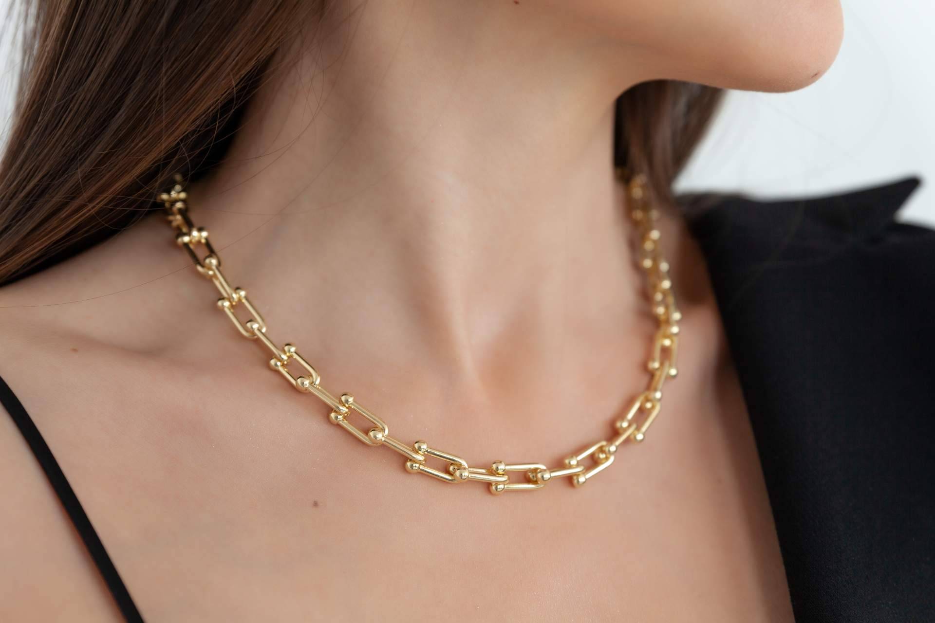 Encontrar cadenas de oro para mujeres y hombres es posible en El Rubí Joyeros