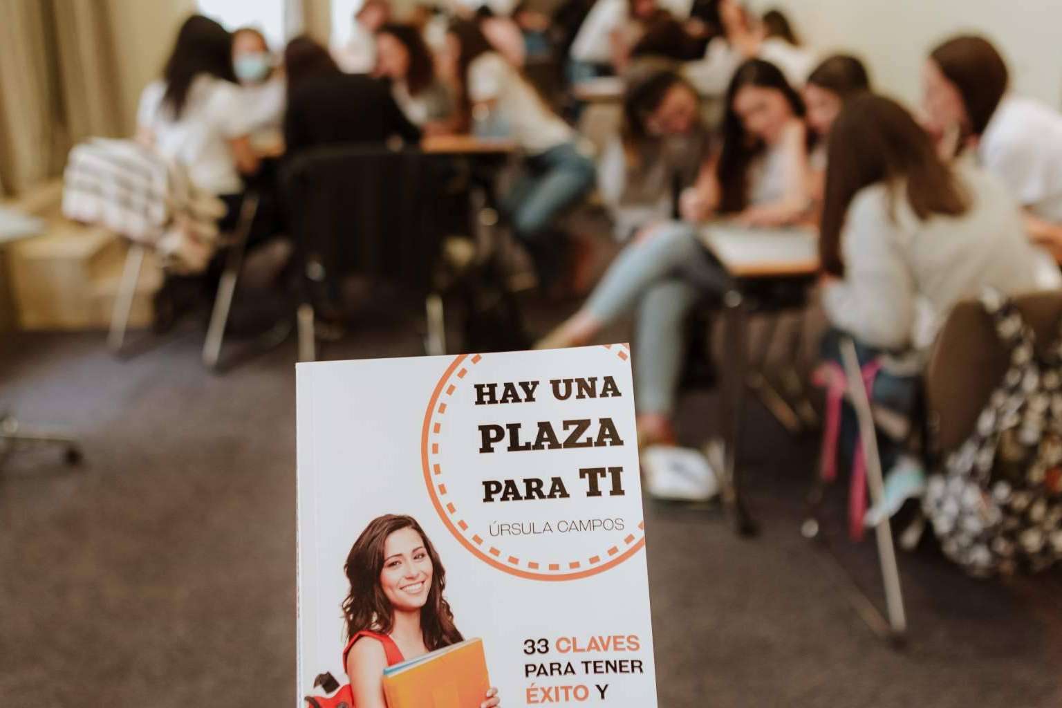 La historia personal de la primera oposición de  Úrsula Campos, explicada en el libro Hay una plaza para ti