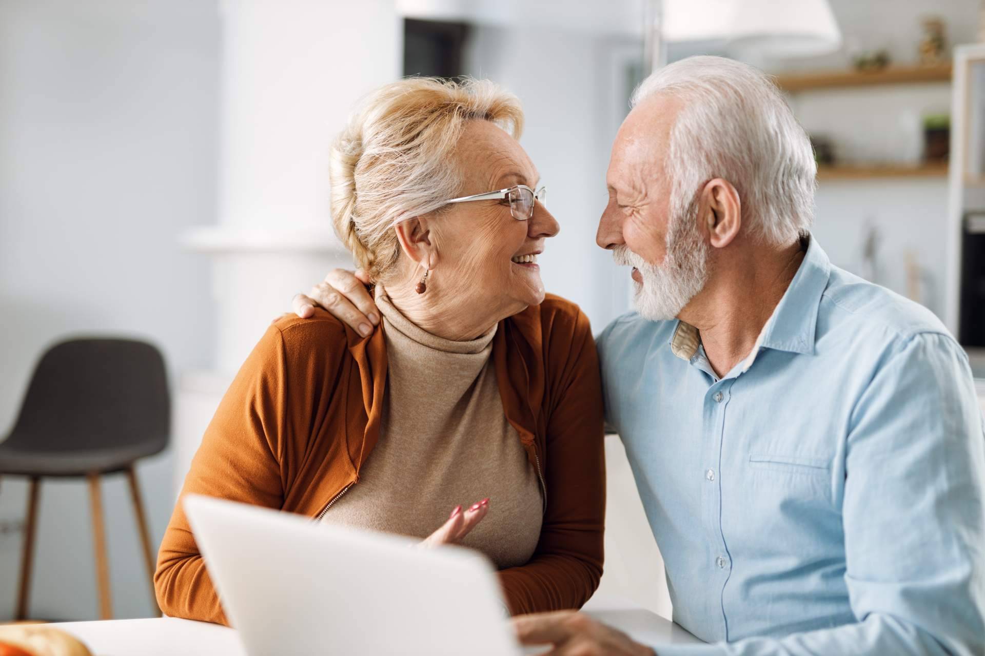 Gente mayor y salud digital, la solución que ofrece Idonia ante la brecha digital