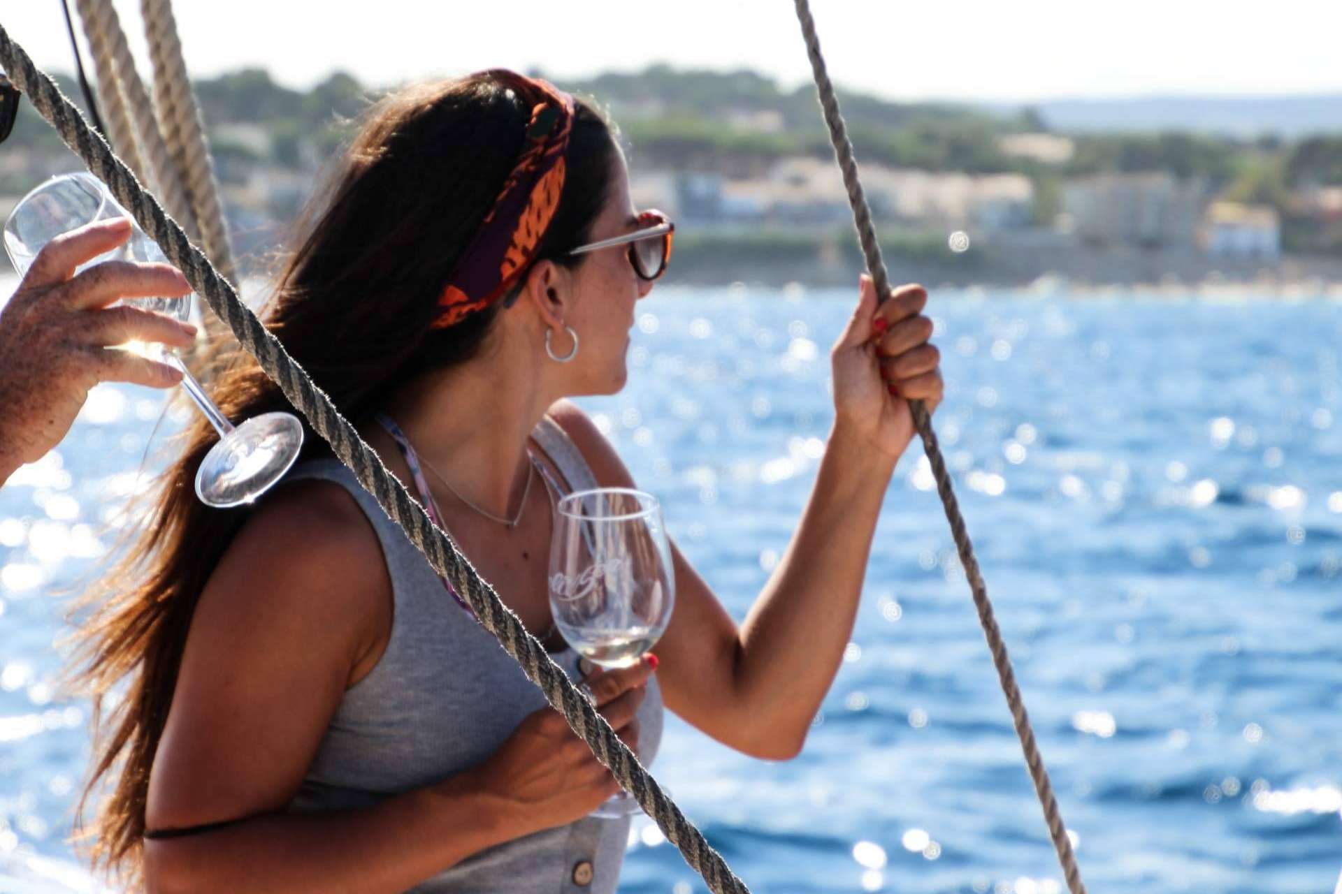 ElixSea ofrece una interesante experiencia de degustación, catas comparativas de vino submarino en embarcaciones