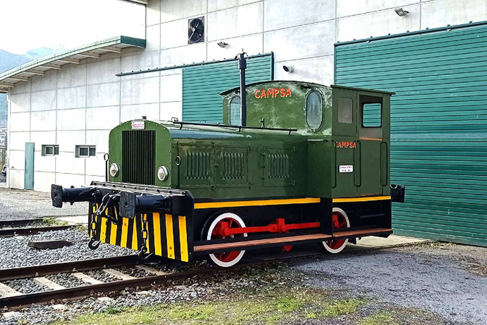 Restaurada por la Fundación del Patrimonio Ferroviario una antigua locomotora de Campsa