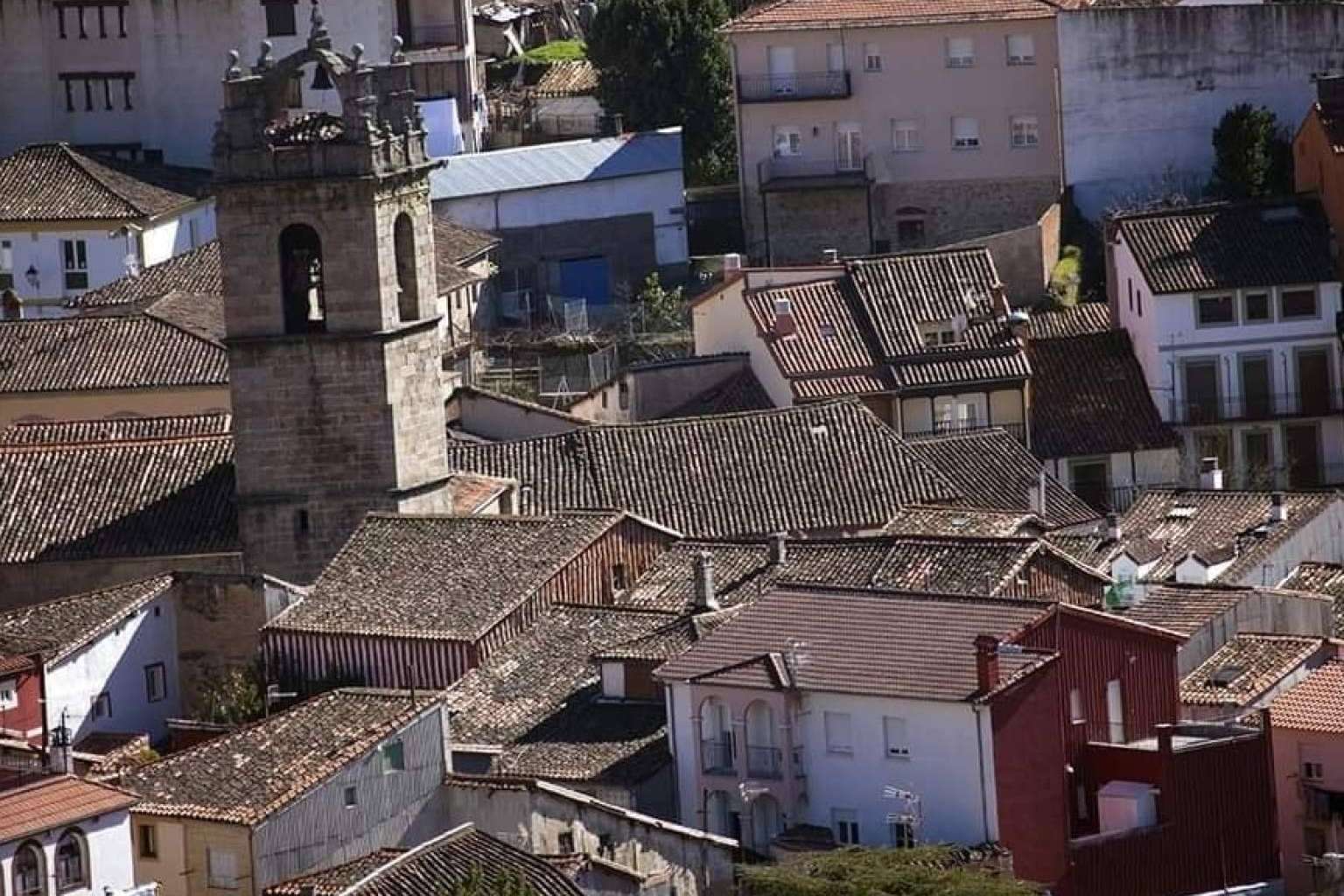 Los Baños de Montemayor son un destino para disfrutar de aguas termales, paisajes naturales y buena gastronomía