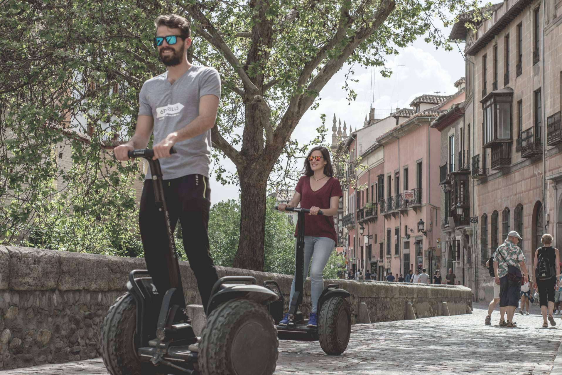 Play Granada lleva más de 20 años organizando tours por Granada