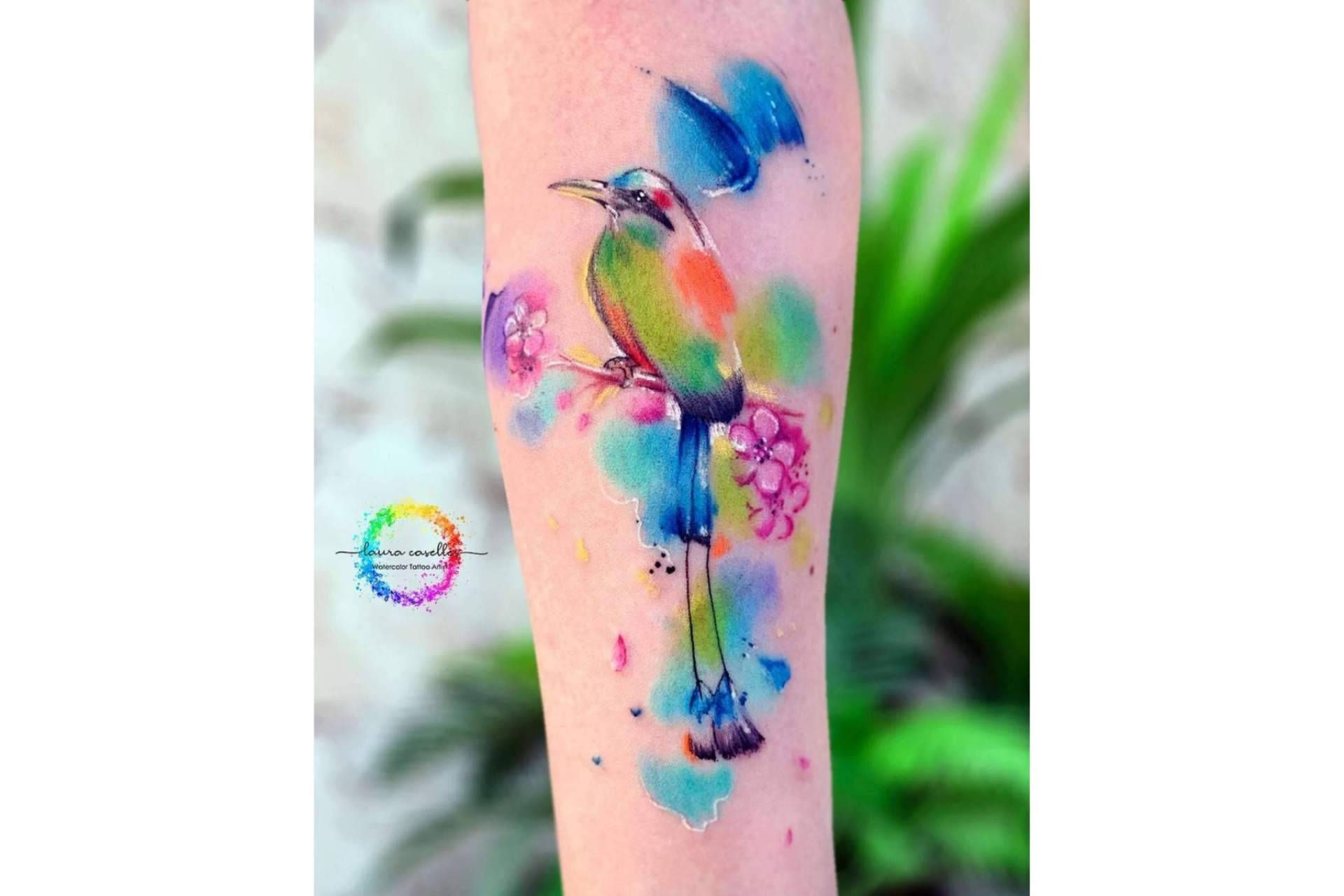 La tatuadora acuarela que no deja indiferente, Laura Caselles
