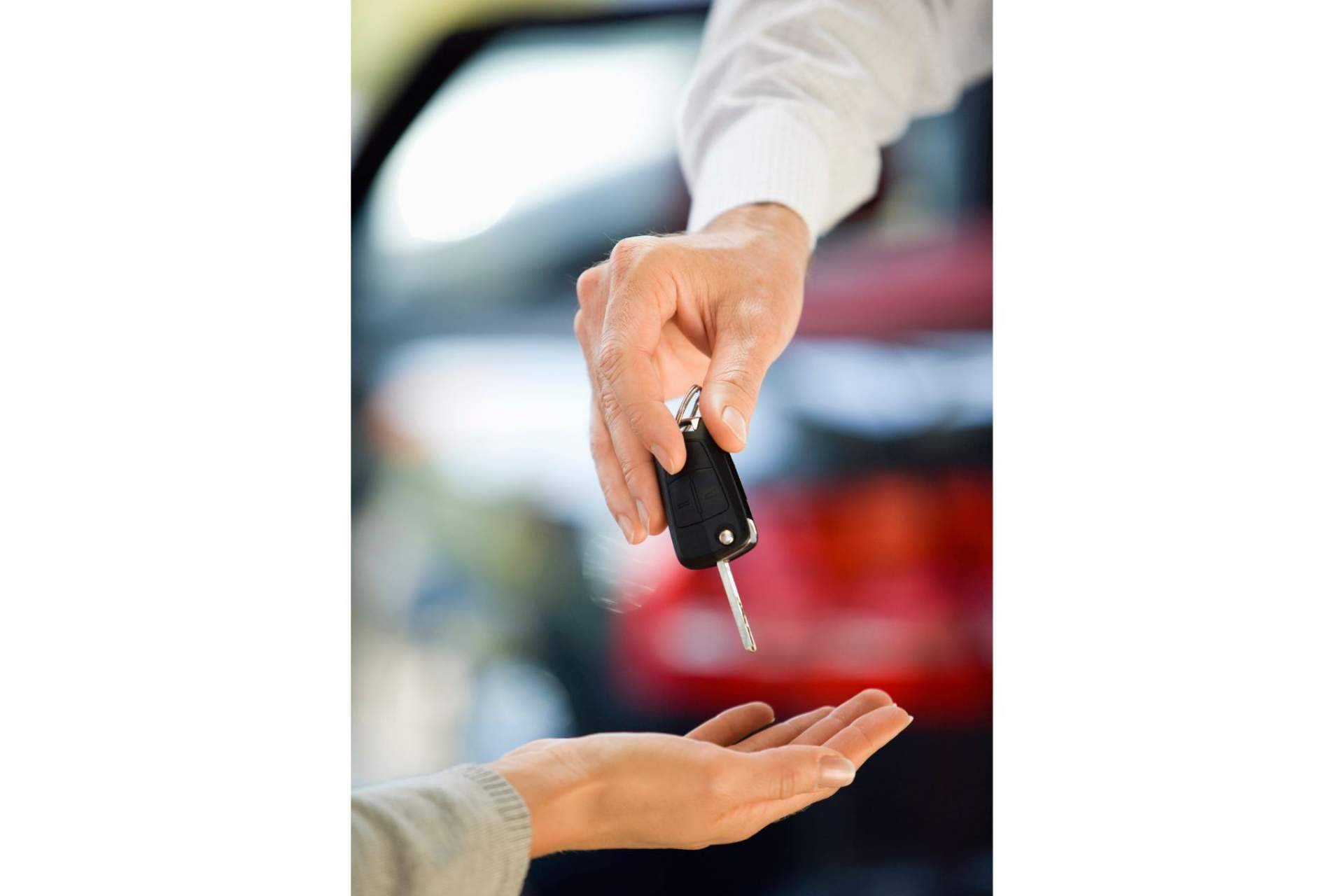 El servicio de sustitución de carcasas para llaves y mandos de coches de la empresa Eginer