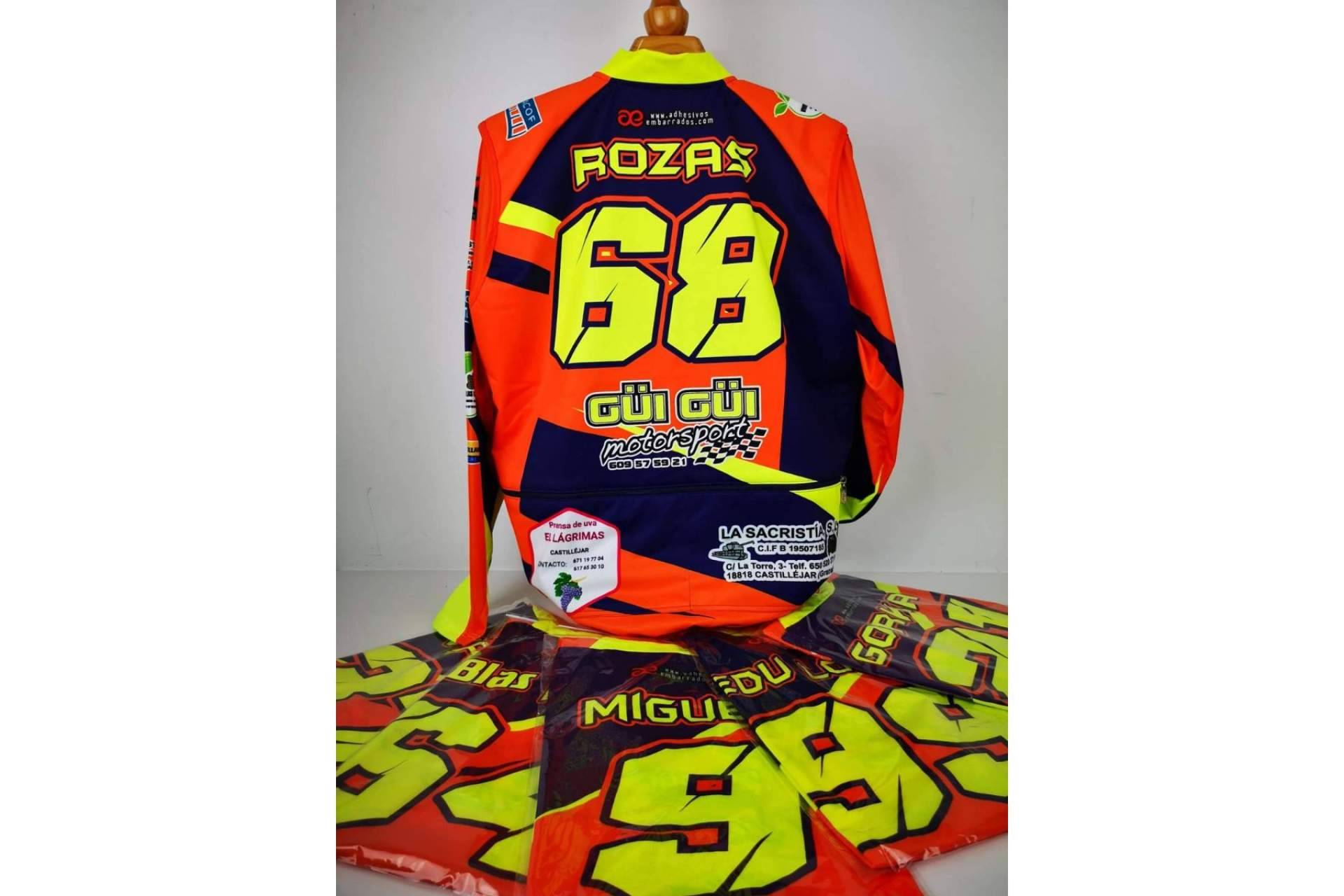 ADHESIVOSEMBARRADOS permite crear una imagen exclusiva con equipación de enduro y motocross personalizada