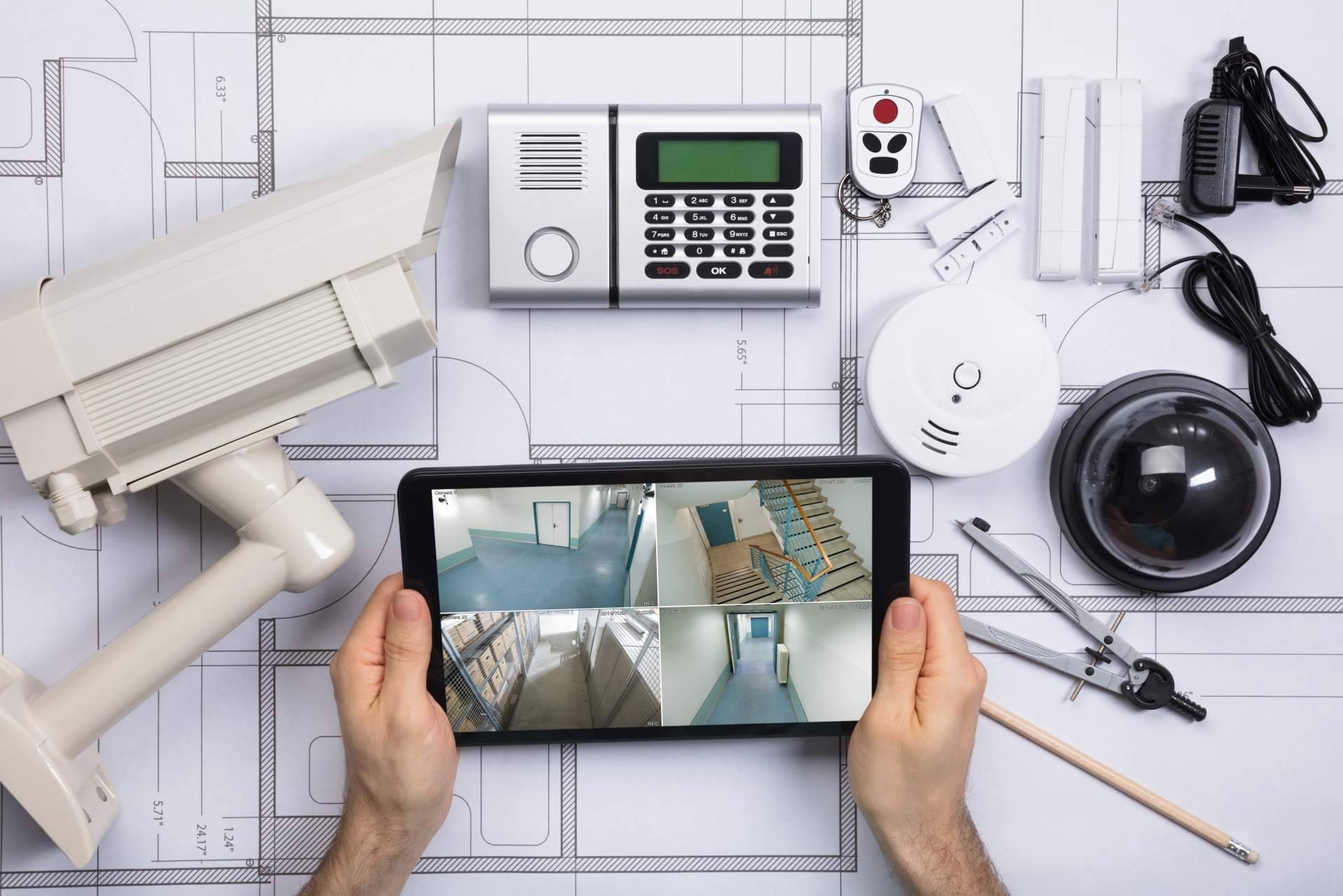 Urban Asesores Inmobiliarios instala alarmas para evitar ocupaciones en casas a la venta