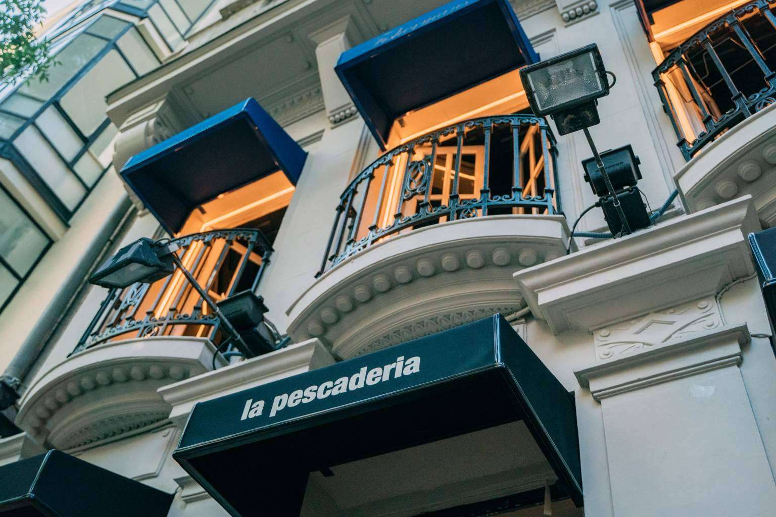 La Pescadería & Club Fishermans ofrece una auténtica paella valenciana en el centro de Madrid
