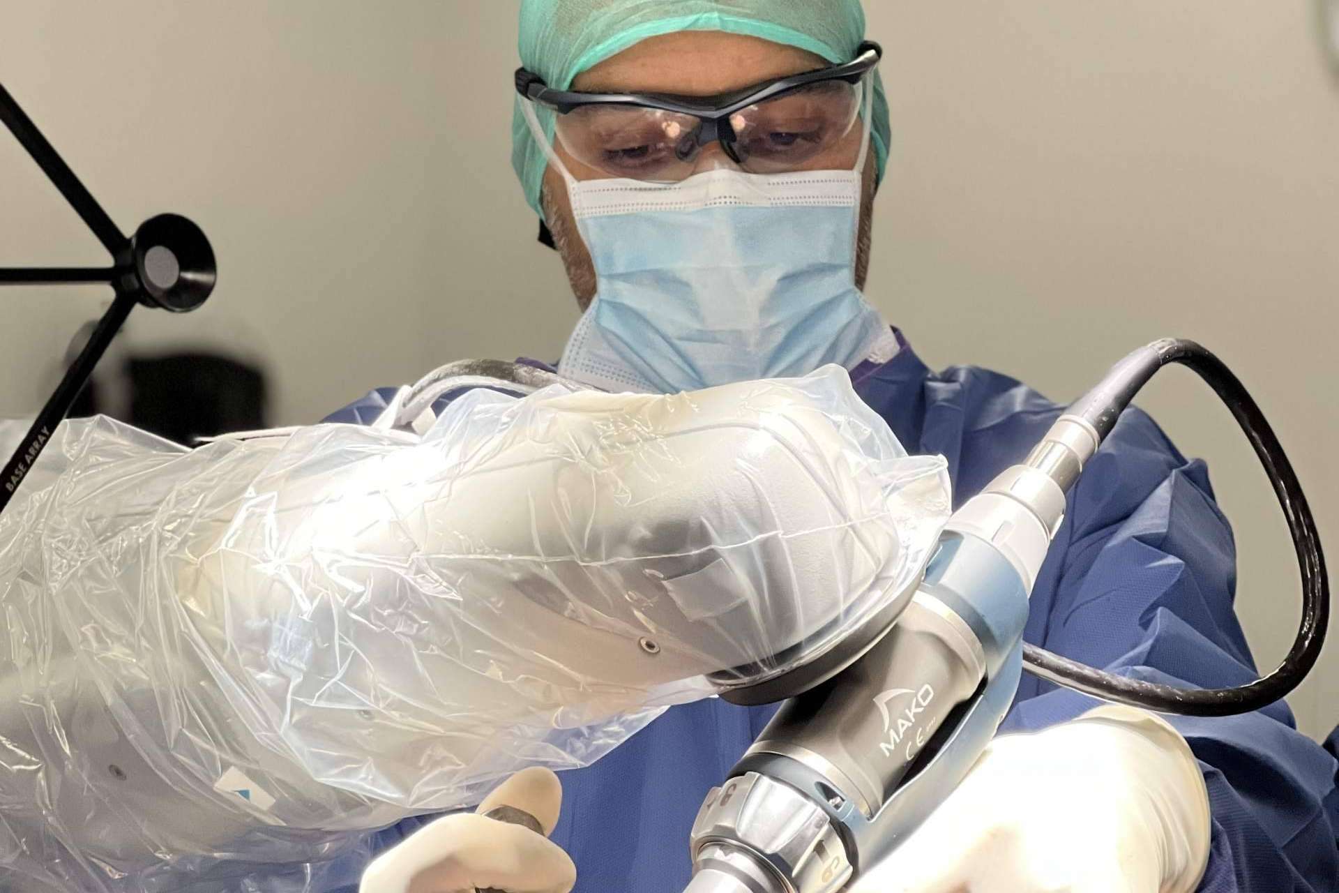 Procedimientos quirúrgicos con Mako SmartRobotics, con el Doctor del Canto