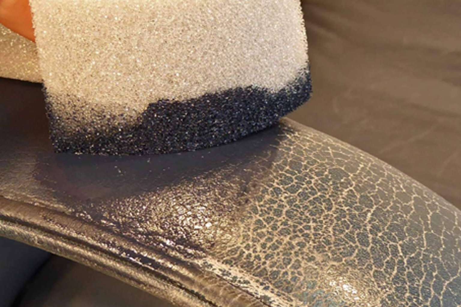 En España, Cueroliquido.es ofrece el tinte para cuero de la marca alemana COLOURLOCK®