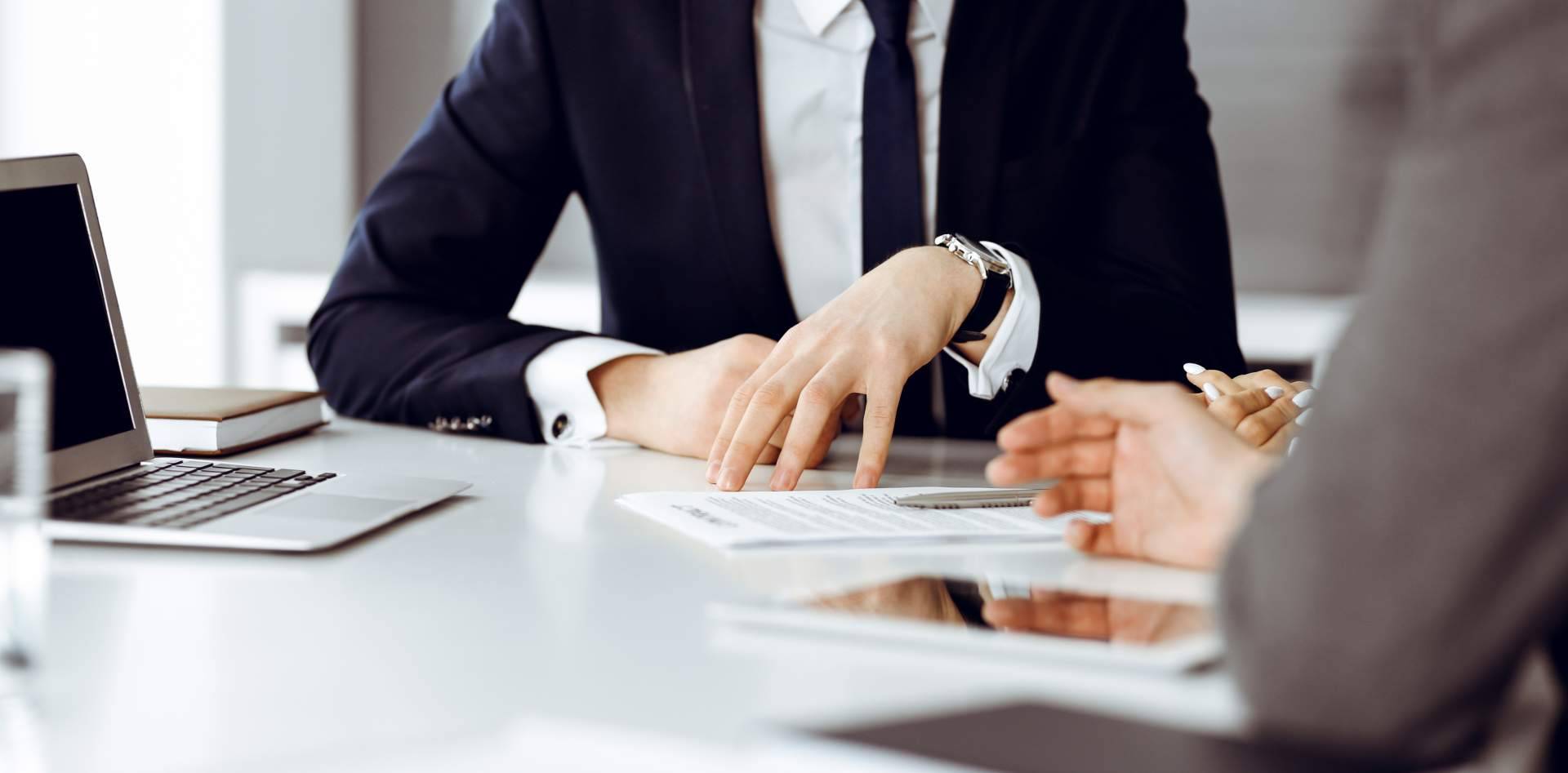 Protección contra estafas y fraudes relacionados con las criptomonedas