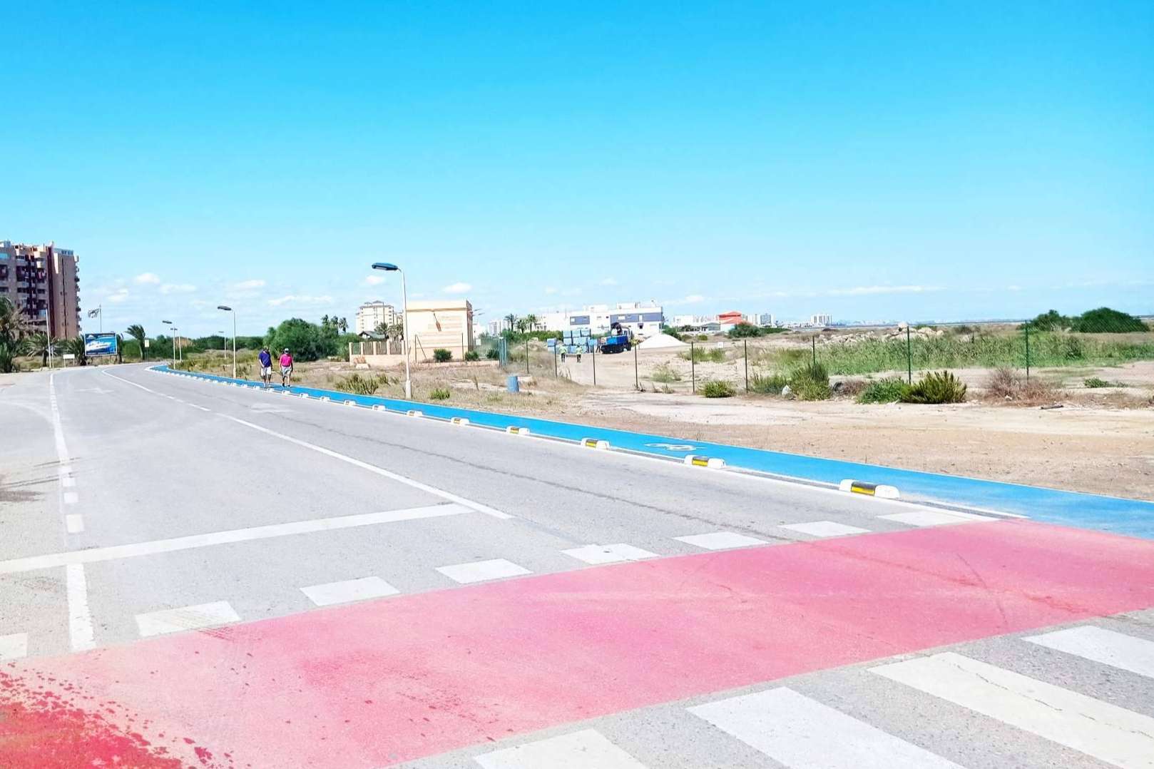 Suministro de carril bici fotoluminiscente para obra en Cartagena por Abadecom