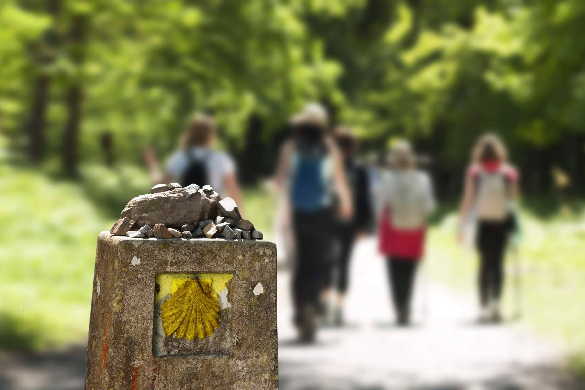 La pulsera peregrina es un diseño propio de Jael Joyería en homenaje al Camino de Santiago