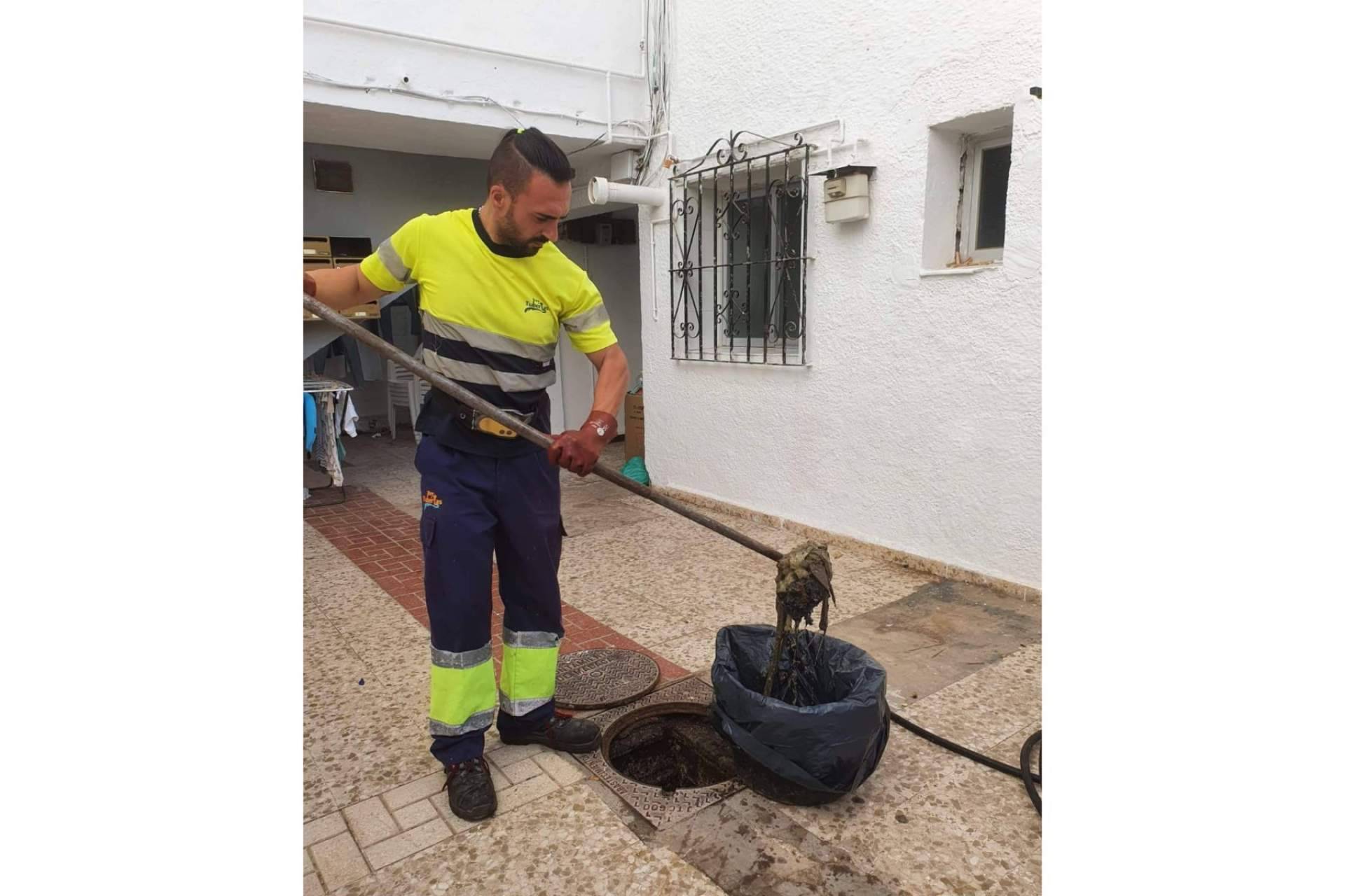 Una empresa que ofrece desatoros de saneamiento y servicios de limpieza en Málaga y provincia