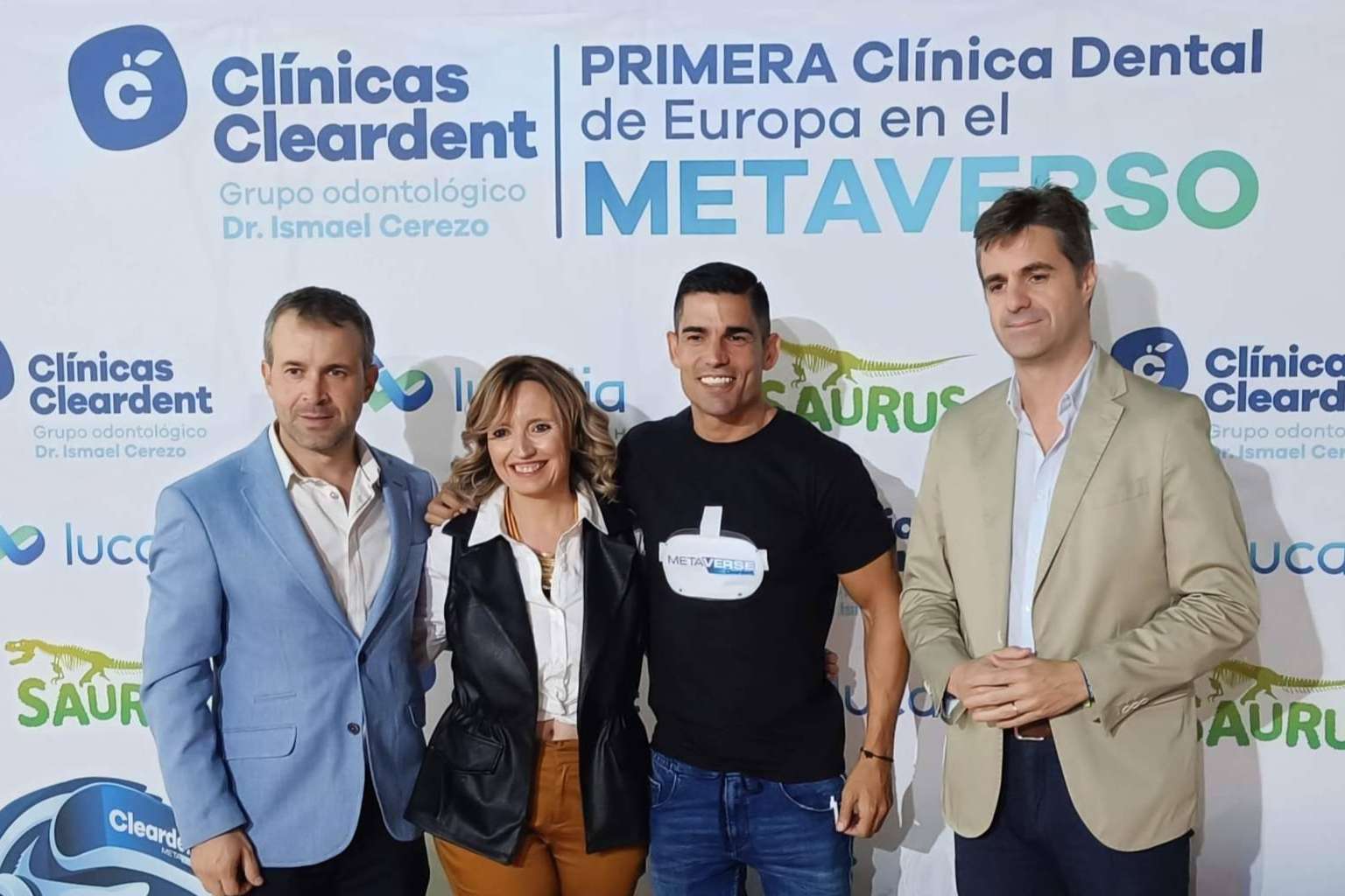 ¿Qué servicios ofrece el grupo clínico odontológico Cleardent Metaverse?