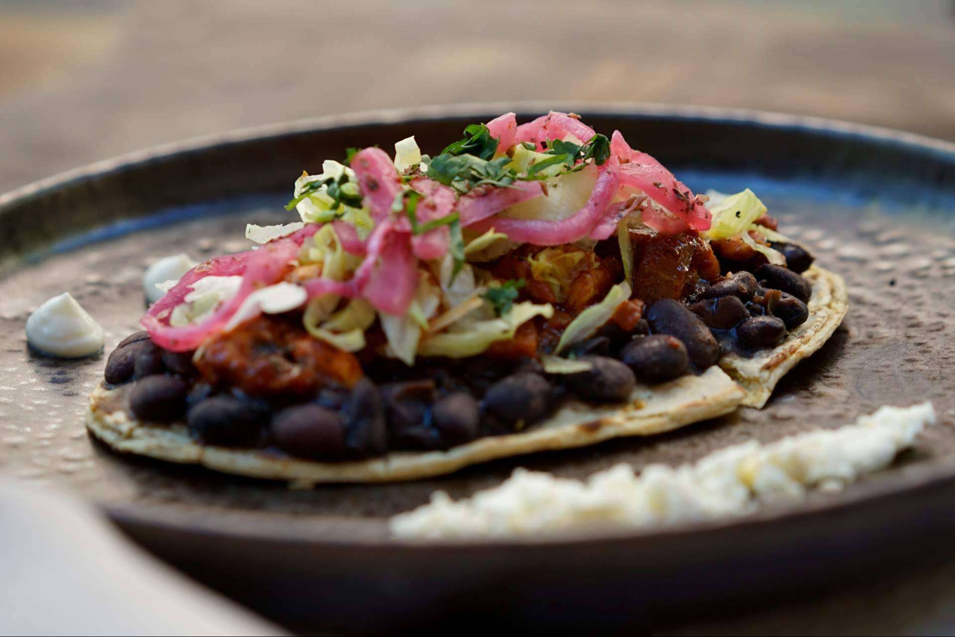 La gastronomía mexicana es mucho más que tortillas de maíz. Maíz Maya lleva a la mesa los productos más auténticos