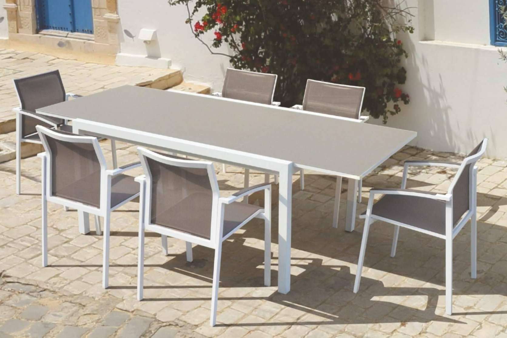 El amplio catálogo de sillas y mesas de jardín de Muebles Exterior