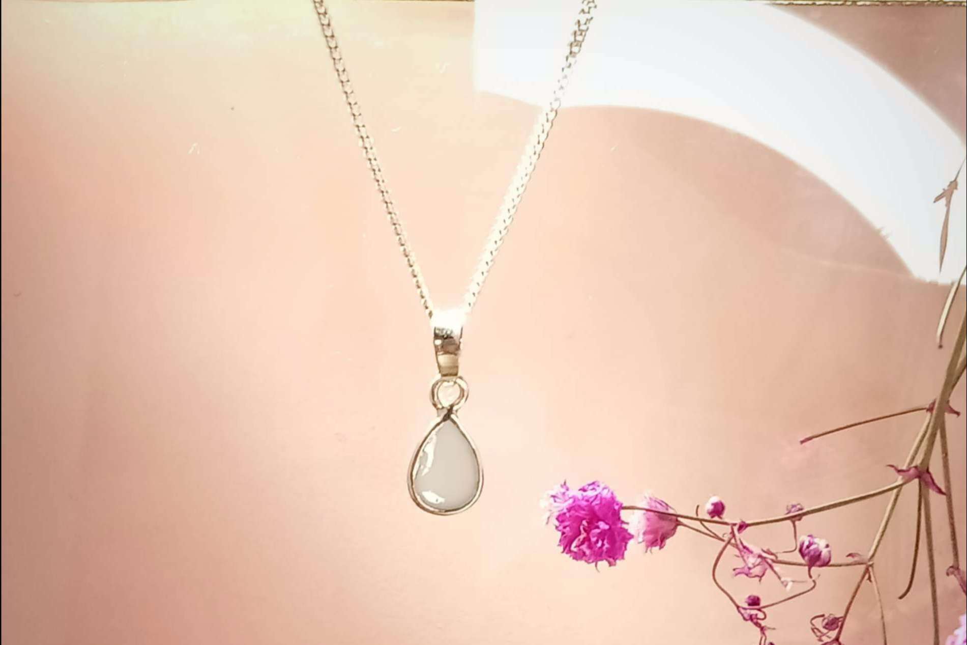 Joyas de leche materna, la obra de arte de Mamá de Lujo