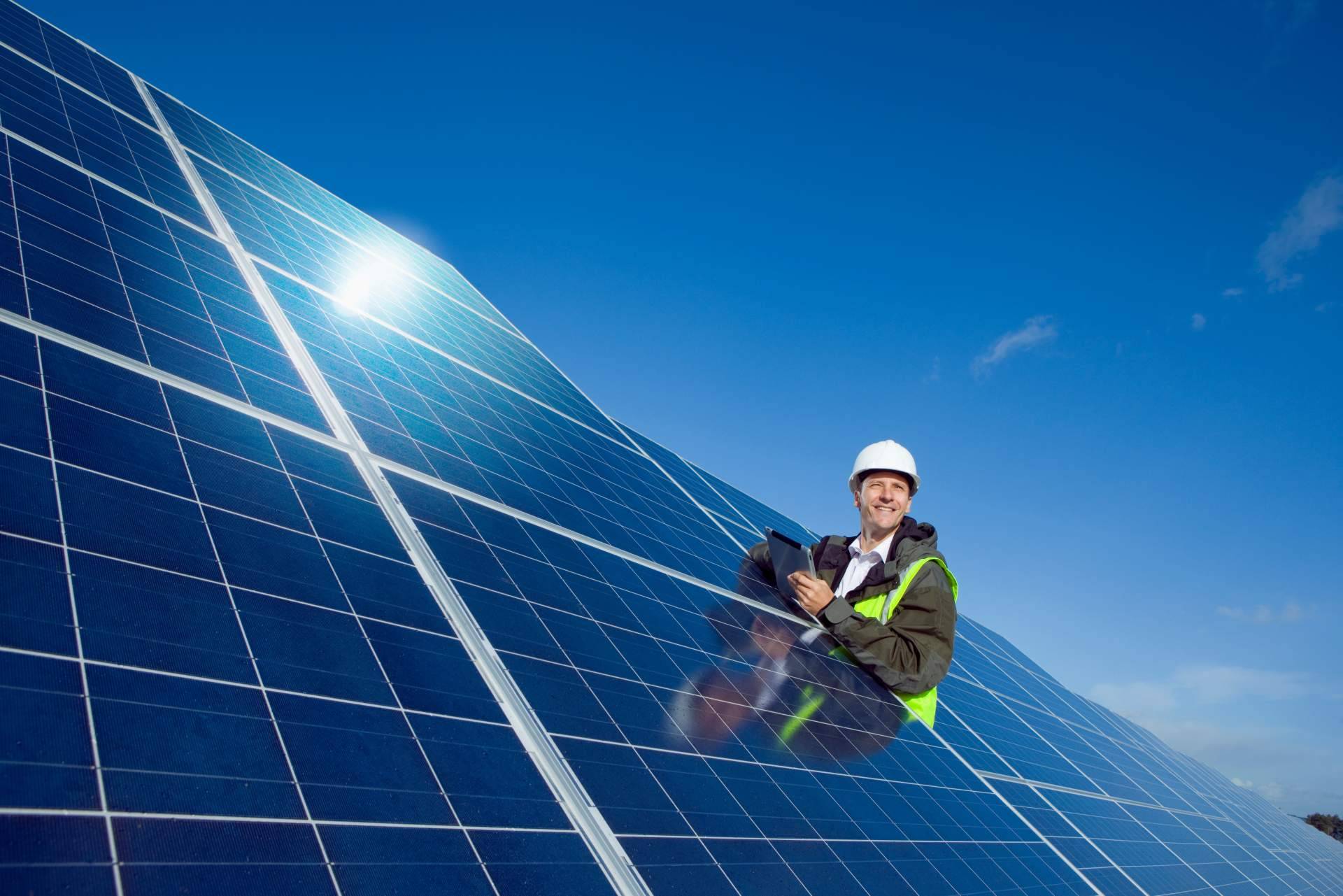 Paneles solares y módulos fotovoltaicos para profesionales, en Solomnia