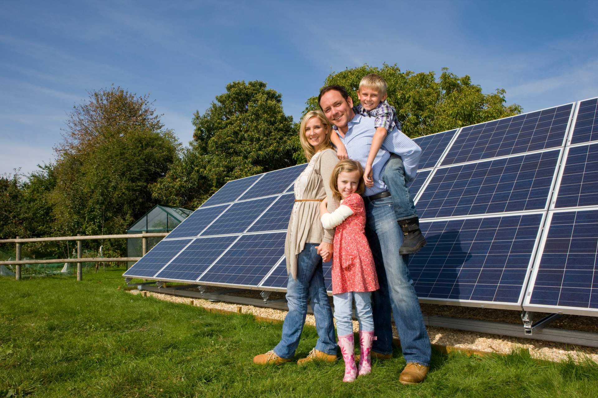 ¿Cómo poner placas solares en un solar para rentabilizar el espacio?