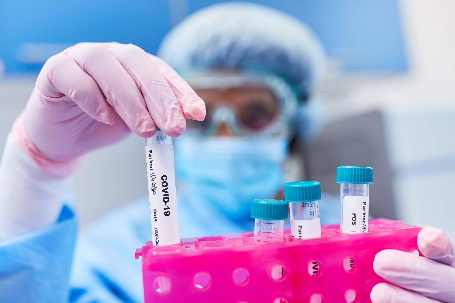 Elías Asfura y Laboratorios Karnel, ayudando a la comunidad con gastos de exámenes médicos durante la pandemia