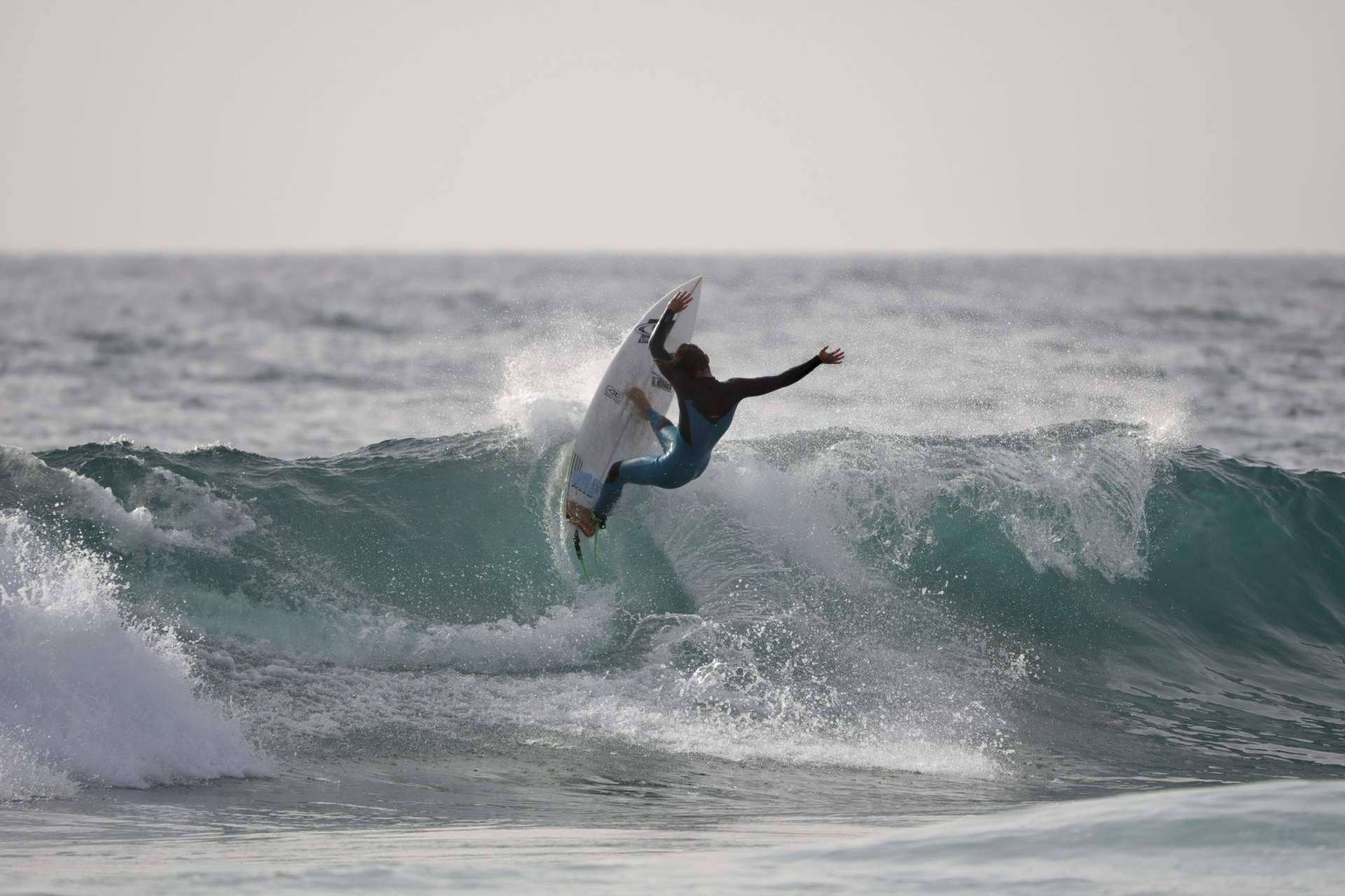 Bioksan esponsoriza a Lucía Machado, surfista española de élite