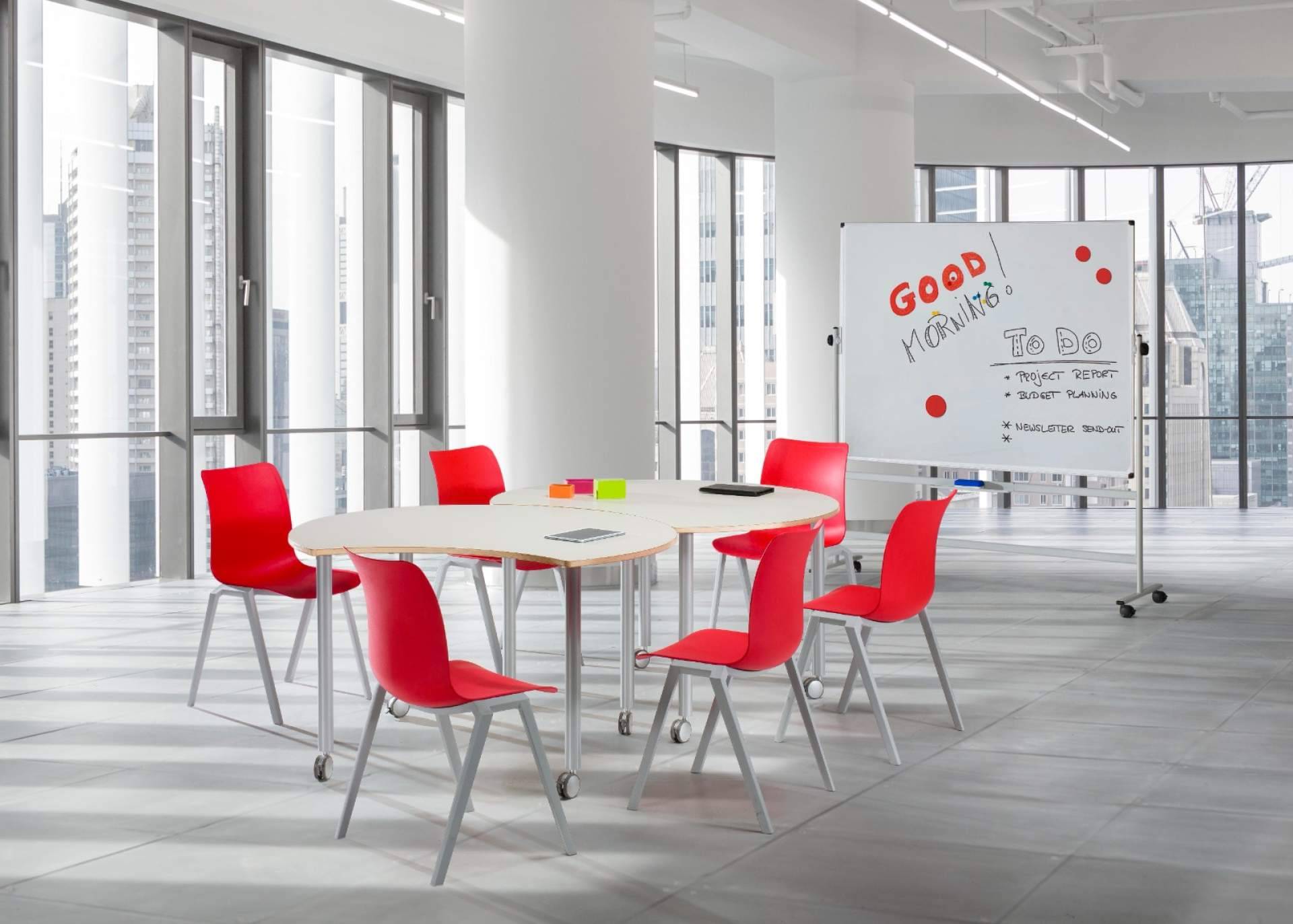 Creative Concept personaliza mobiliario con la imagen corporativa de sus cliente