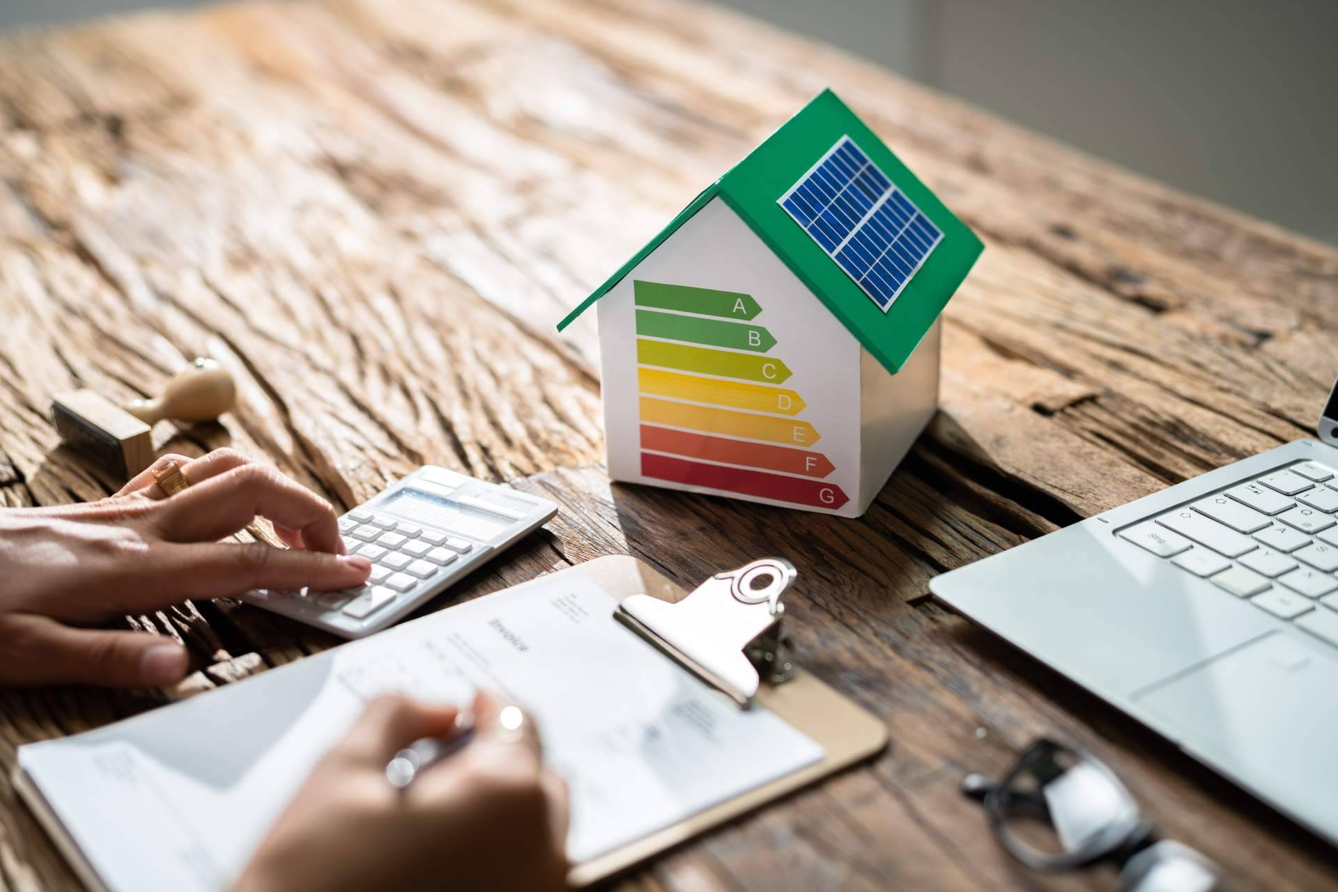 Reducción de gastos energéticos para ahorrar en la factura de la luz, con Easy Light