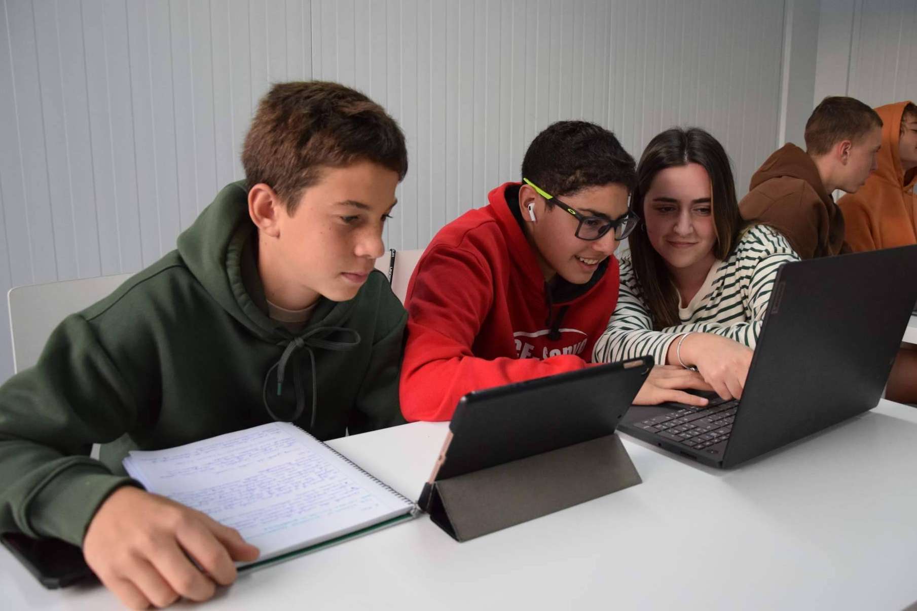 Equelite forma a jugadores profesionales y personas