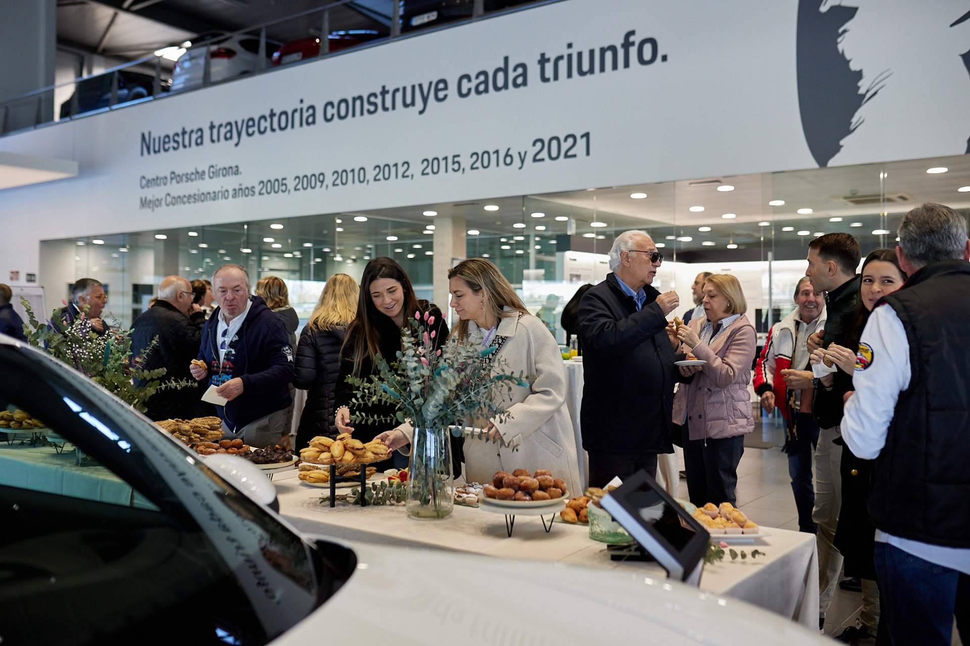 Participan más de 30 coches clásicos en la ruta Porsche Girona