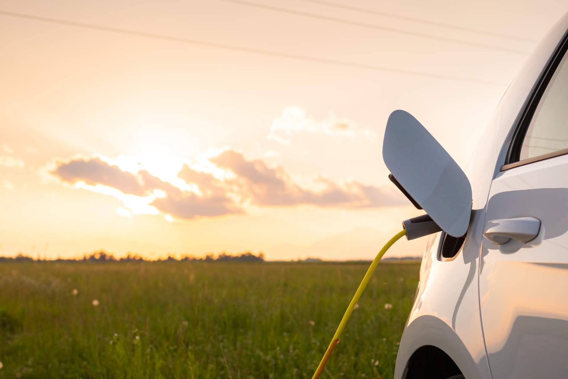 ¿Dónde encontrar instalaciones fotovoltaicas y puntos de recarga a interés 0? Multienergía Verde